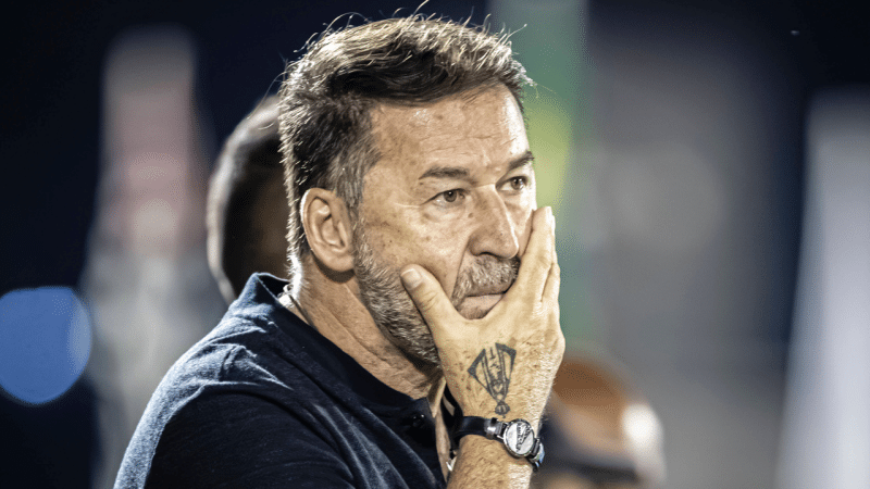 Um mês depois: Augusto Melo não desiste da presidência mesmo cada vez mais sozinho