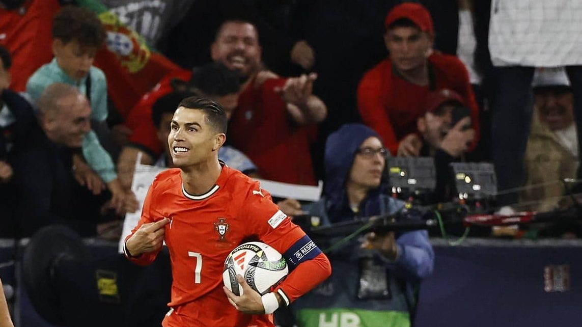 CR7 bate marca in&eacute;dita, e Portugal leva 3&ordm; t&iacute;tulo da hist&oacute;ria conduzido por her&oacute;i silencioso