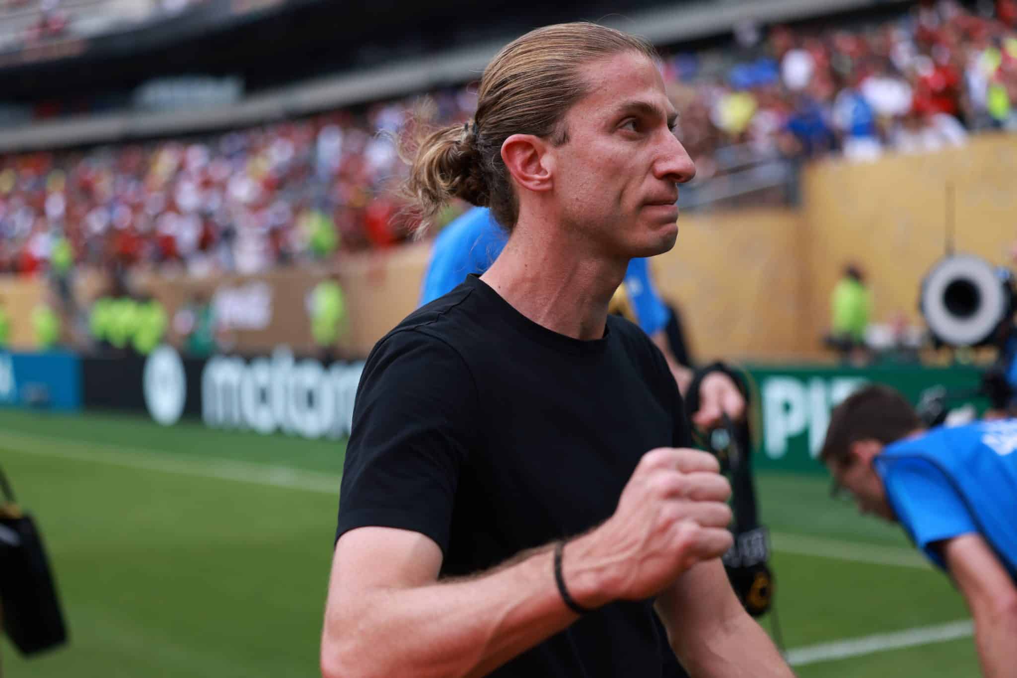 Ciente dos &lsquo;micro-detalhes&rsquo;, Filipe Luis exalta Flamengo e ignora &lsquo;desinteresse&rsquo; europeu