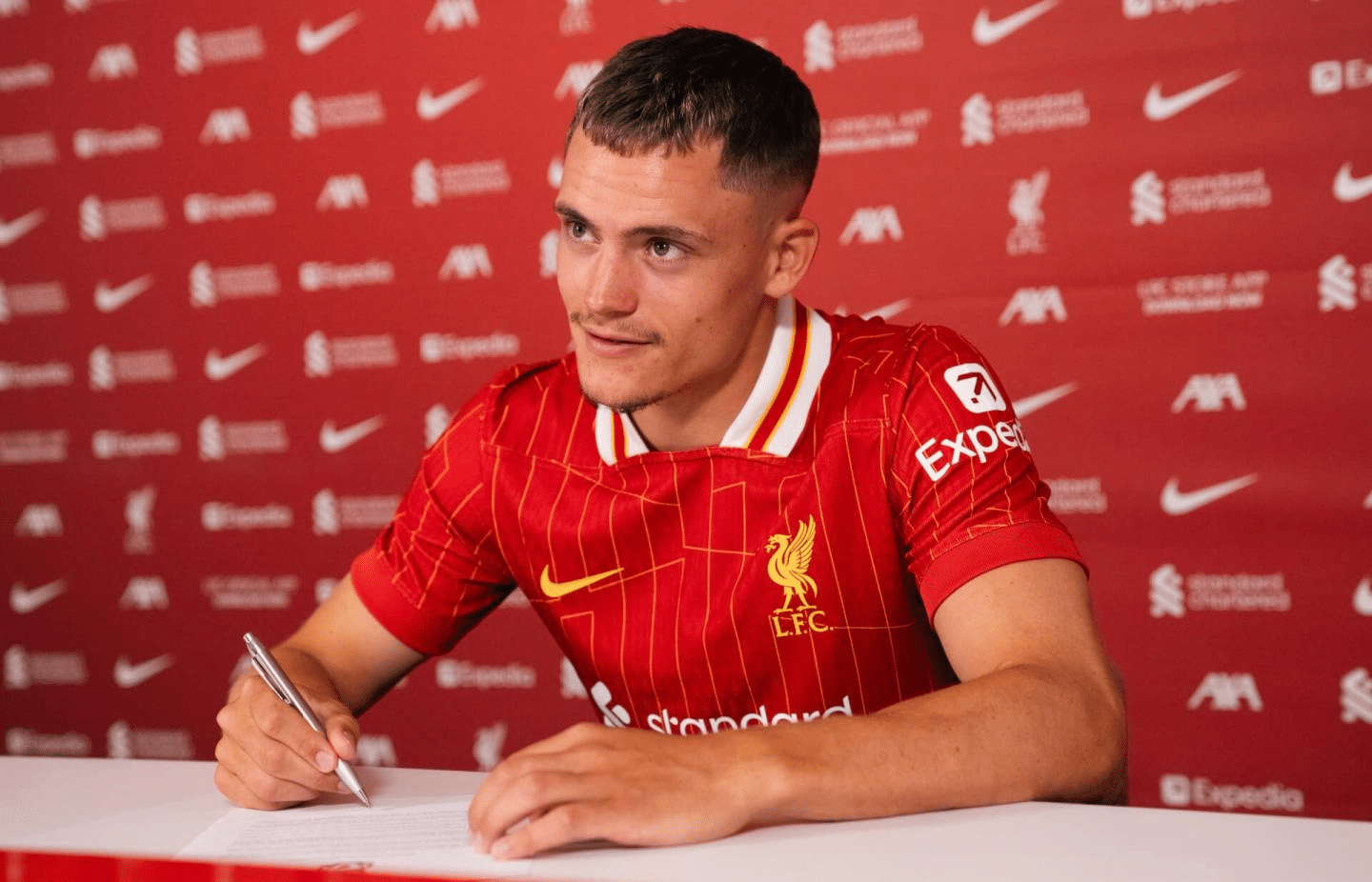 Florian Wirtz &eacute; o principal refor&ccedil;o do Liverpool para 2025/26