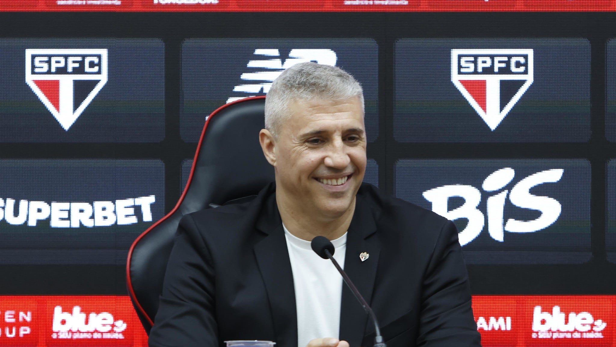 Crespo mostra ter no&ccedil;&atilde;o da realidade em pedido por refor&ccedil;os no S&atilde;o Paulo