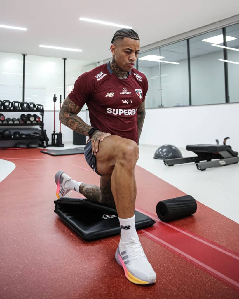 O zagueiro Igor Julio tratou les&atilde;o no CT do S&atilde;o Paulo