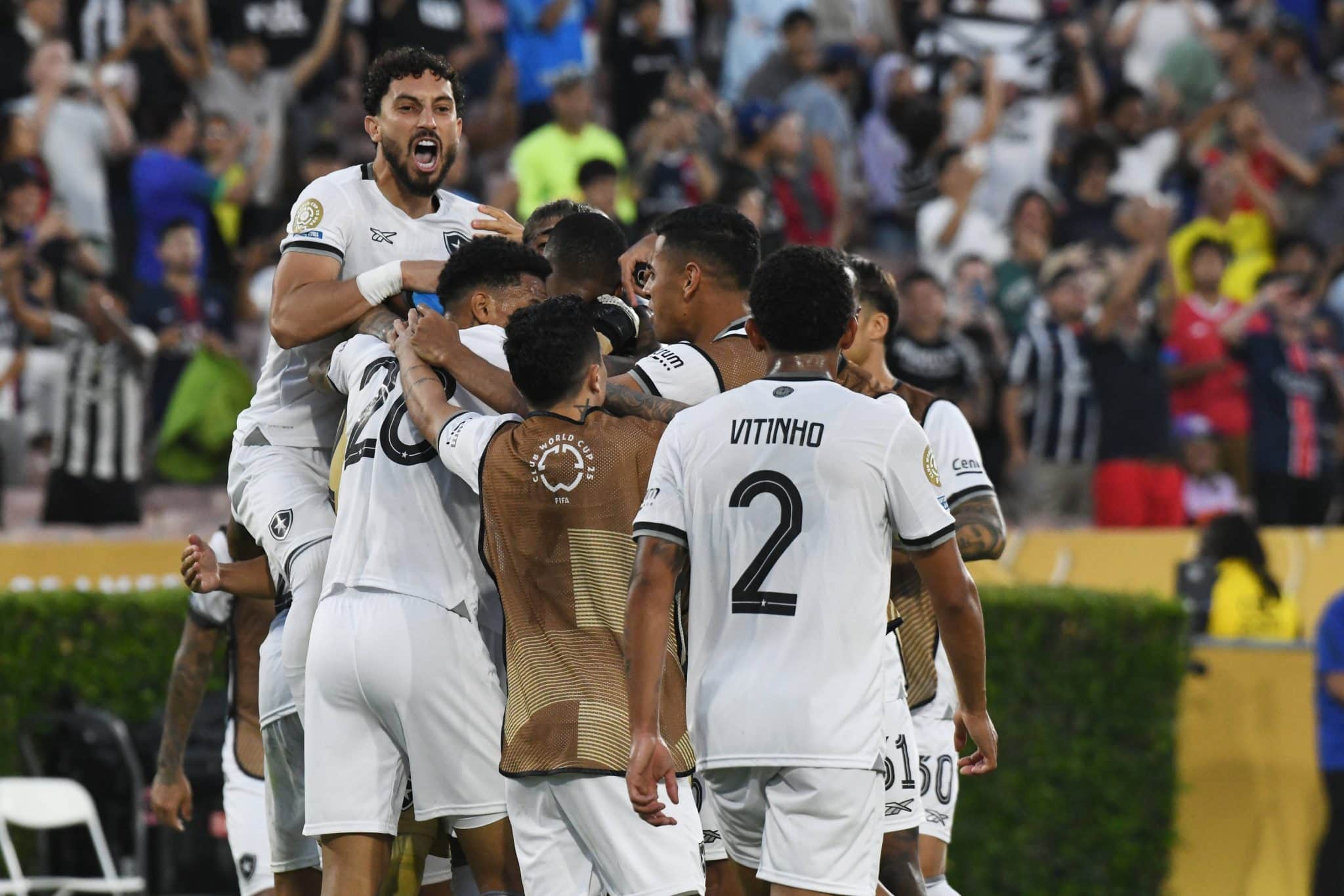 N&uacute;mero mostra o que Botafogo fez de diferente para evitar atropelo que PSG aplicou na Champions