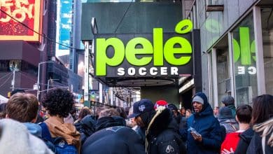A loja em Nova York que leva o nome de Pel&eacute; e re&uacute;ne itens raros do futebol mundial
