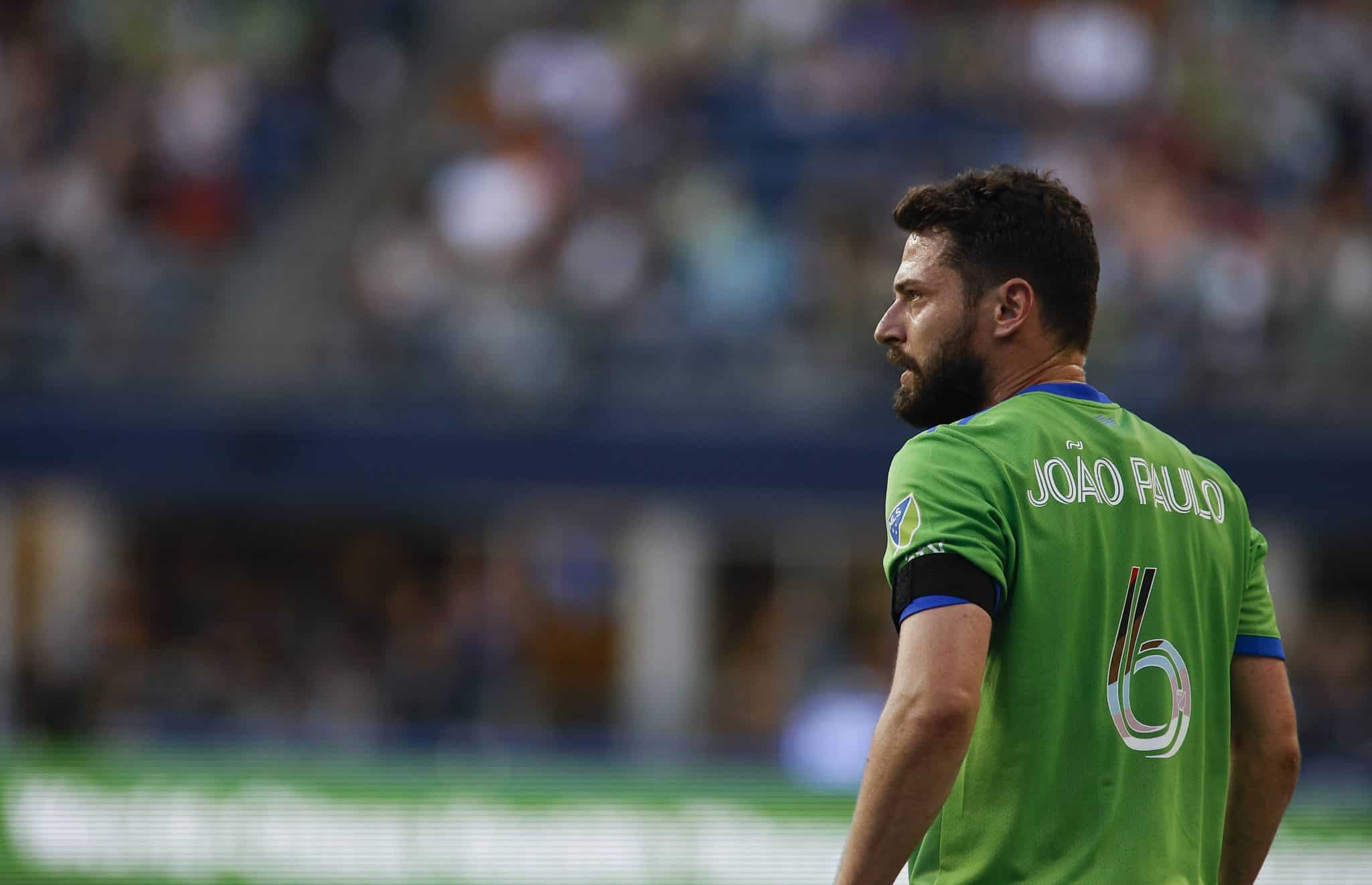 O brasileiro Jo&atilde;o Paulo em jogo do Seattle Sounder
