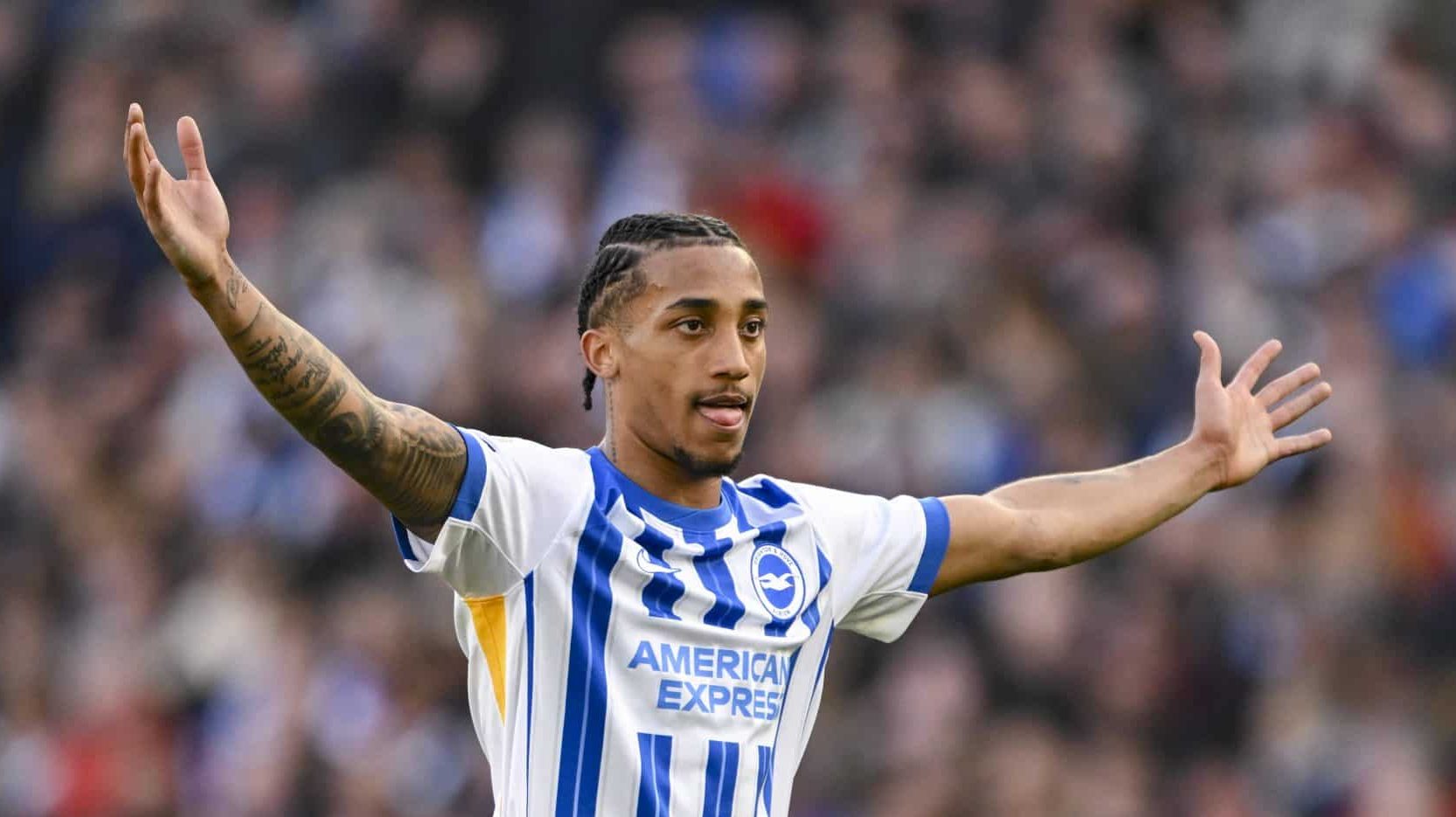 O atacante Jo&atilde;o Pedro em partida do Brighton