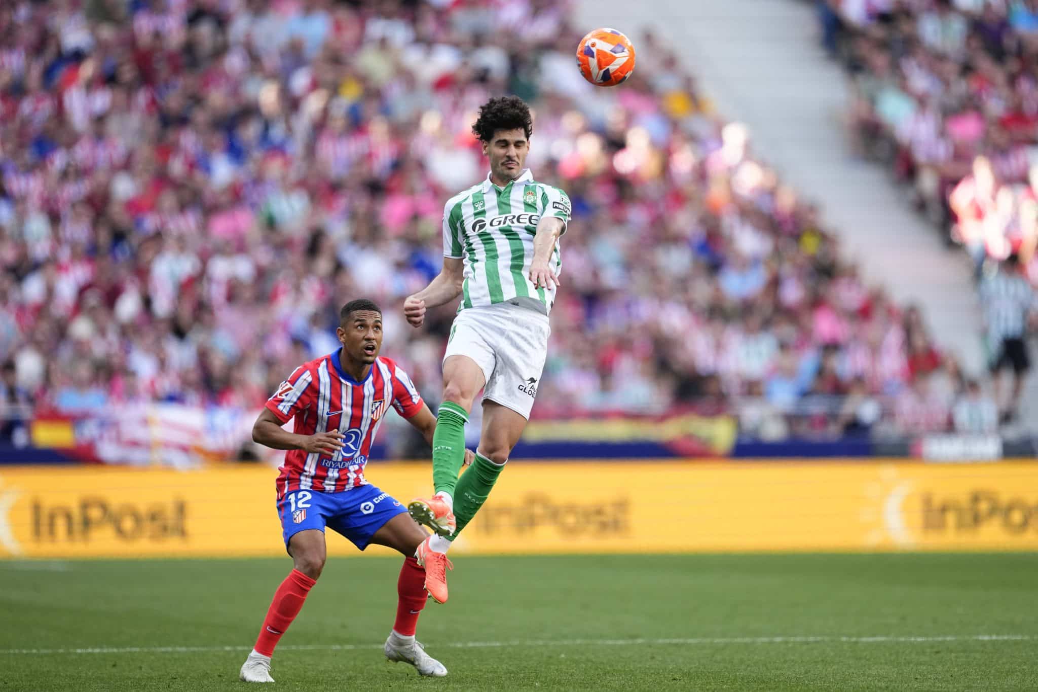 Johnny Cardoso em jogo do Betis contra o Atl&eacute;tico de Madrid