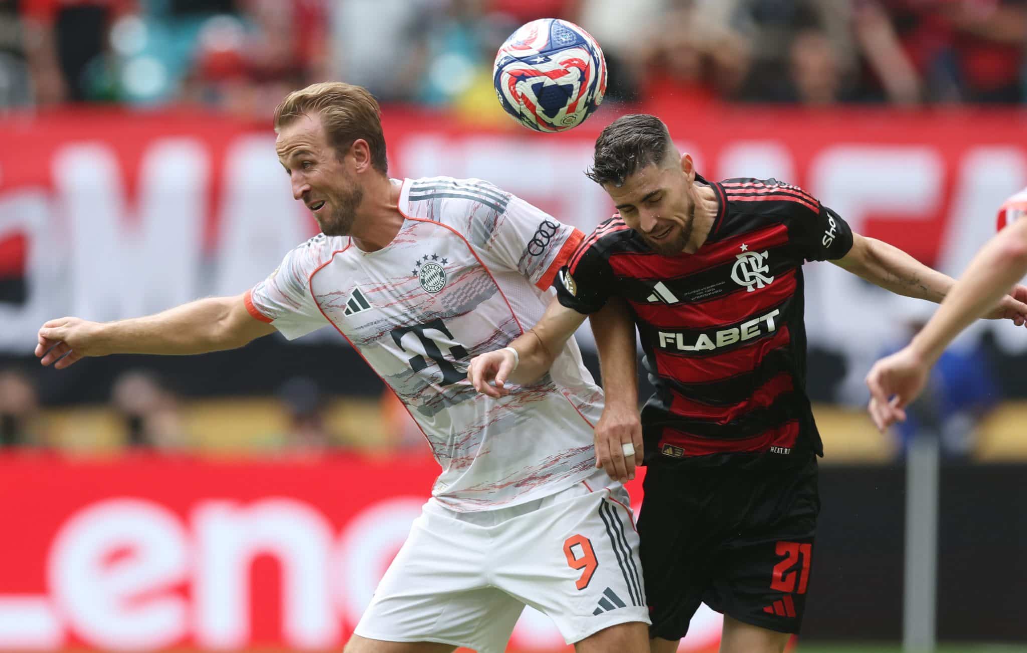 Jorginho disputa com Harry Kane na bola a&eacute;rea