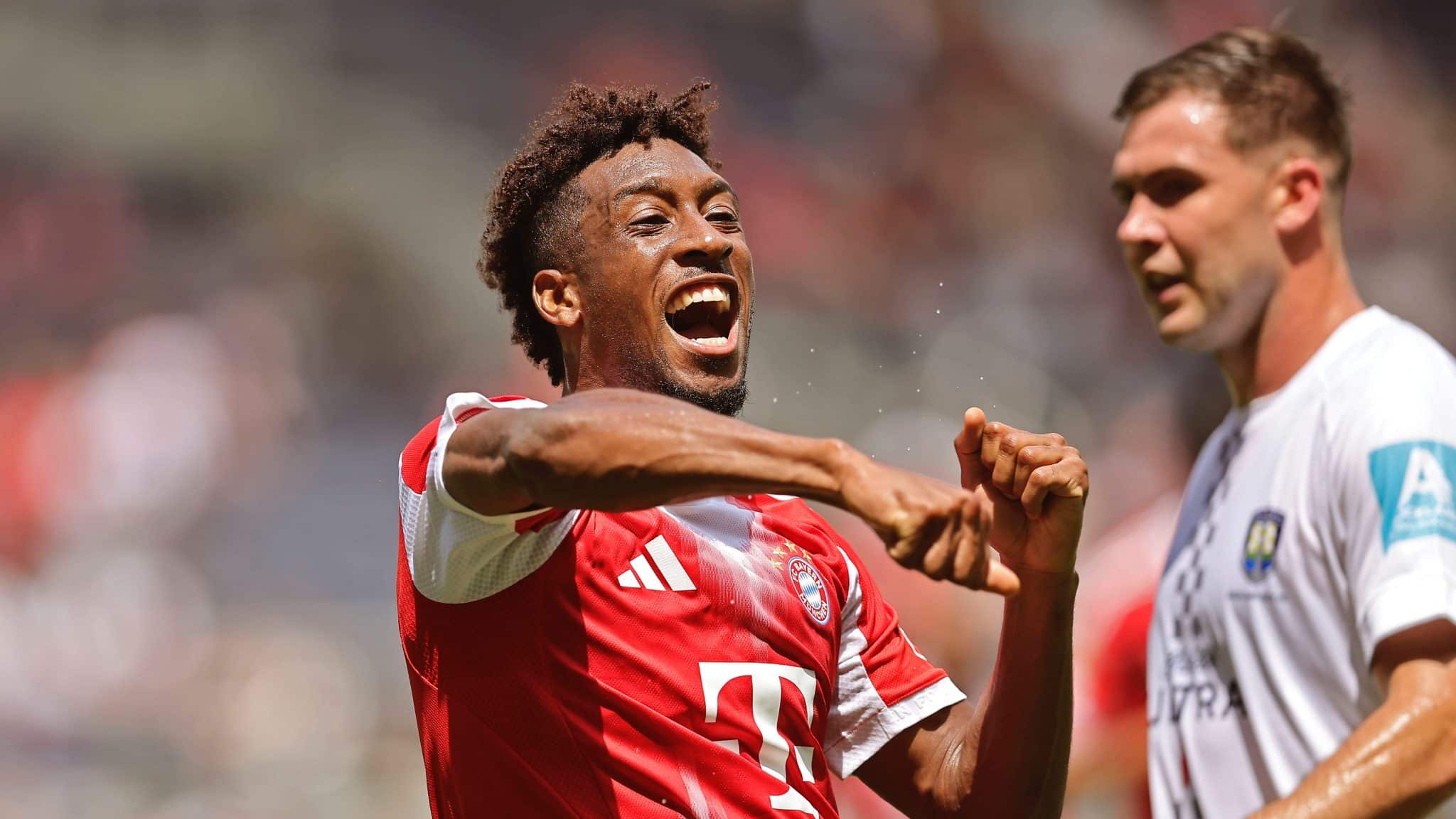 Coman comemora ap&oacute;s marcar na vit&oacute;ria do Bayern sobre o Auckland City (Foto: Imago)