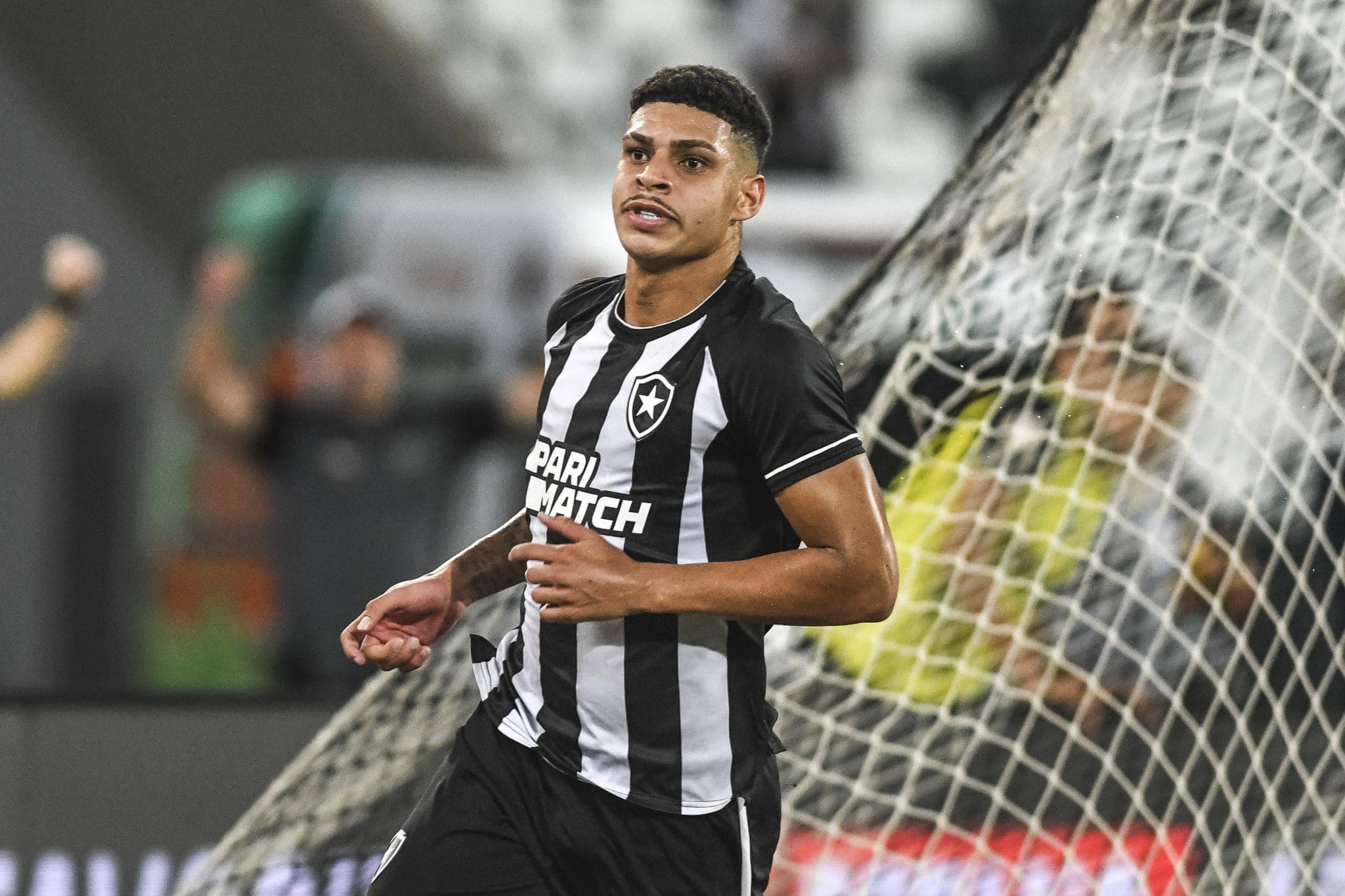 Luis Henrique em a&ccedil;&atilde;o pelo Botafogo, em 2023