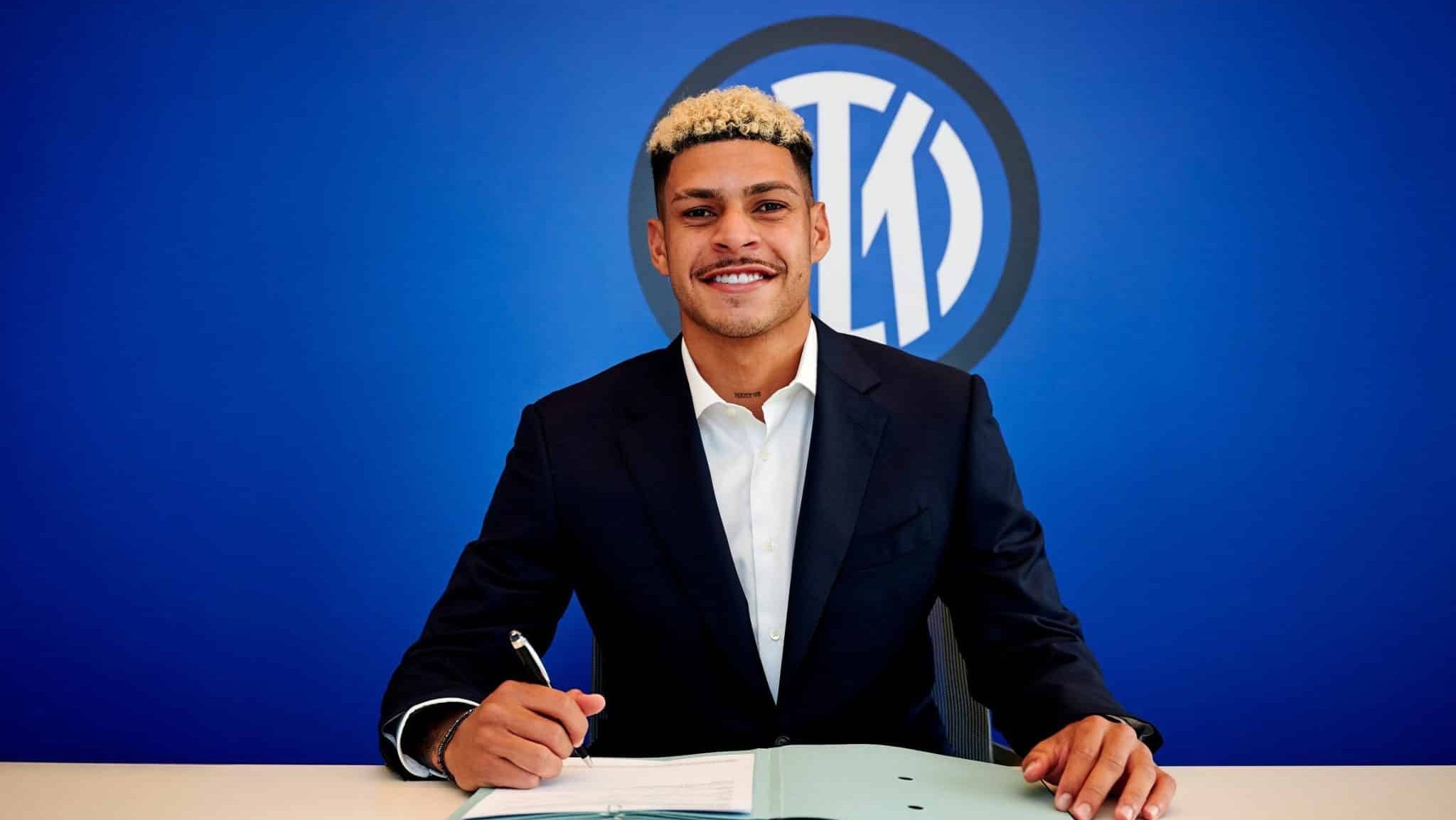 Como ex-Botafogo saiu de criticado no Brasil a refor&ccedil;o da vice-campe&atilde; europeia Internazionale