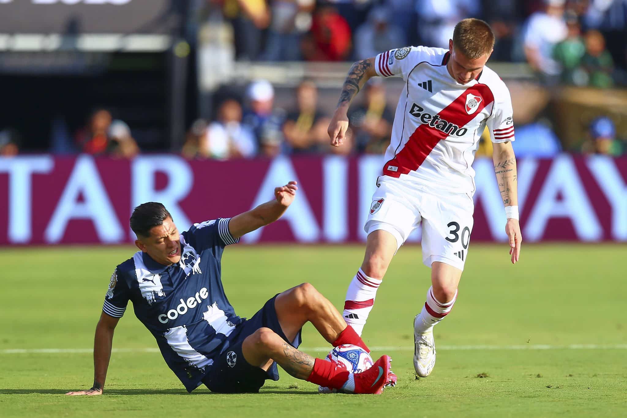 Arteaga e Mastantuono dividem em jogo entre Monterrey e River Plate