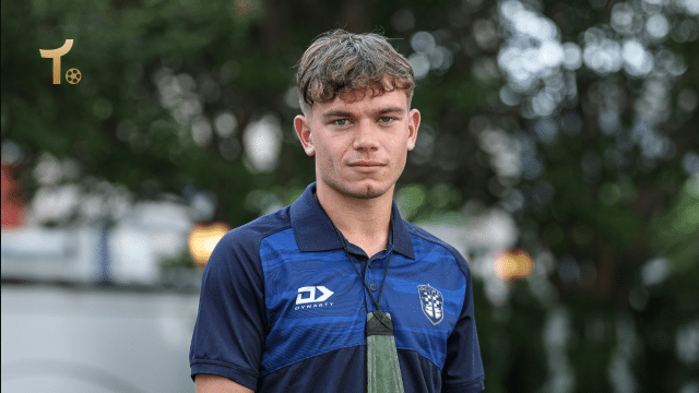 Quem &eacute; o lateral do Auckland que aprendeu a jogar no Brasil e precisou fazer prova durante o Mundial