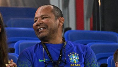 Neymar pai defende estilo de vida do filho: &lsquo;Parem de achar que &eacute; carnaval toda noite&rsquo;