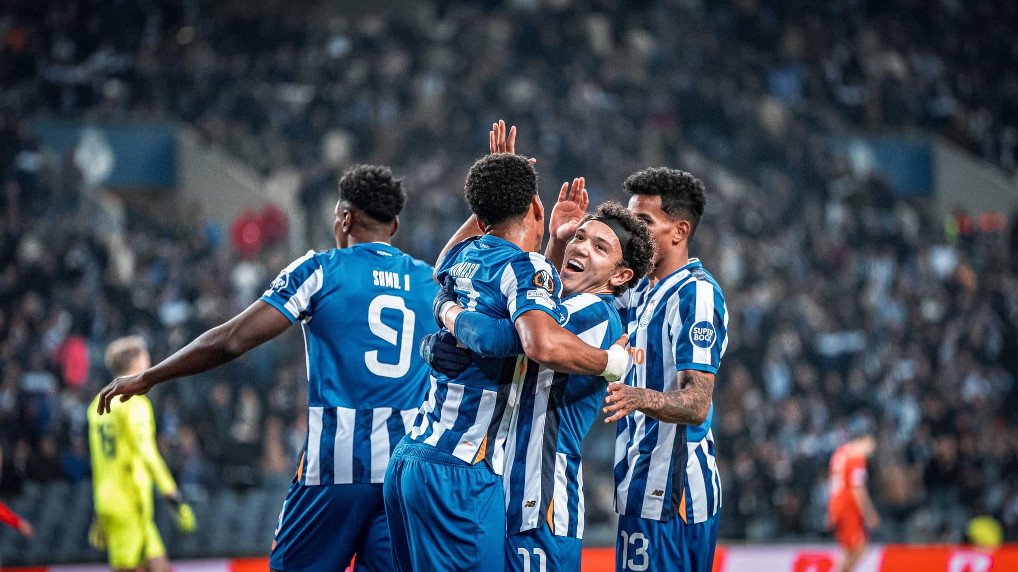 Danny Namaso, Omorodion e Pep&ecirc; comemoram gol do Porto