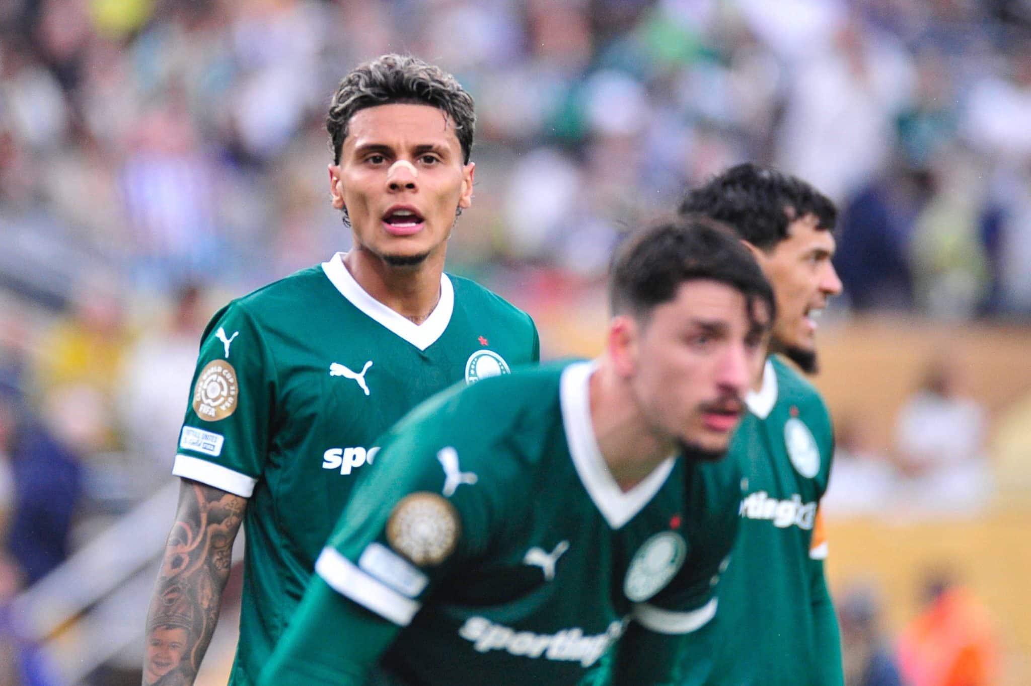 Richard R&iacute;os, Piquerez e Gustavo G&oacute;mez em jogo do Palmeiras