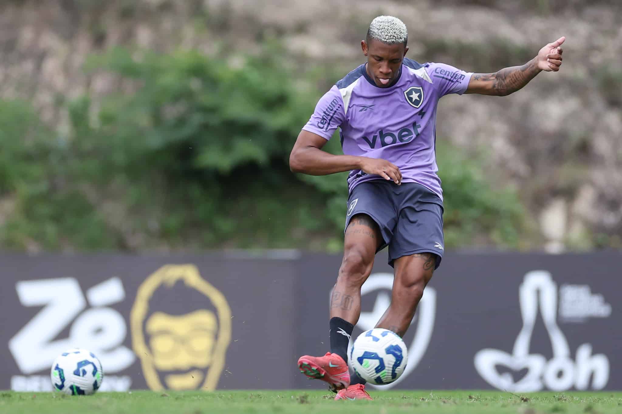Danilo deve ser relacionado contra o Cruzeiro (Foto: Vitor Silva/Botafogo)