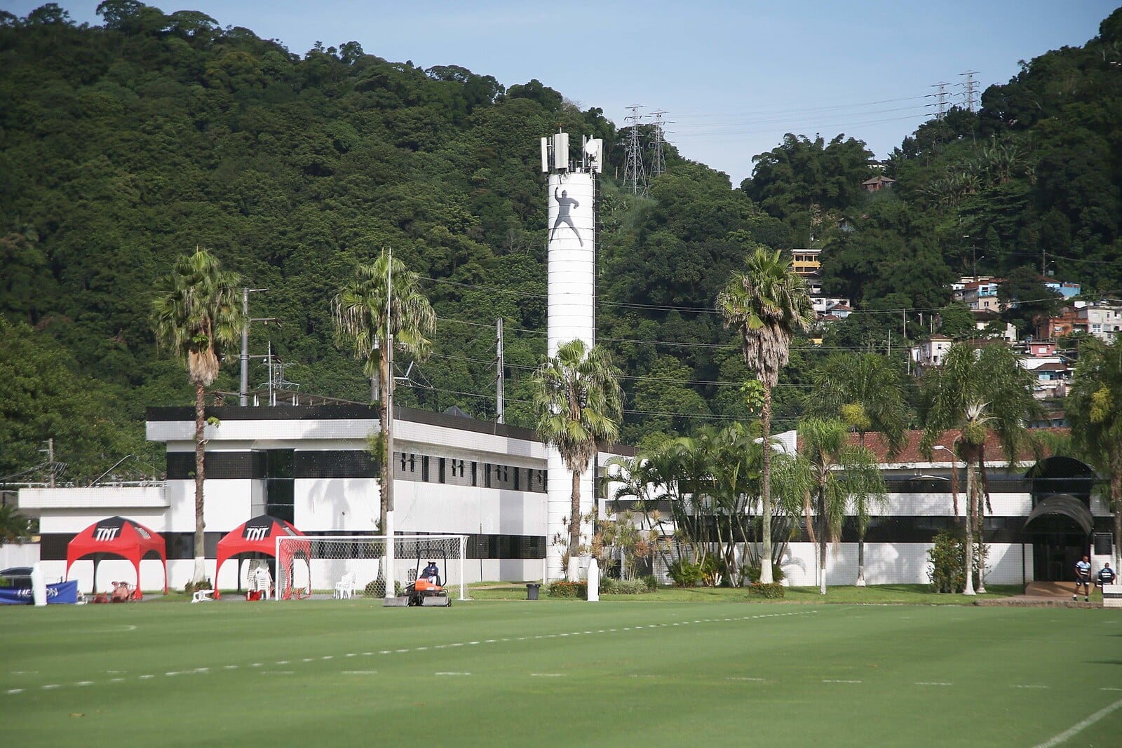 Governo Federal inicia processo para leil&atilde;o que pode garantir CT ao Santos