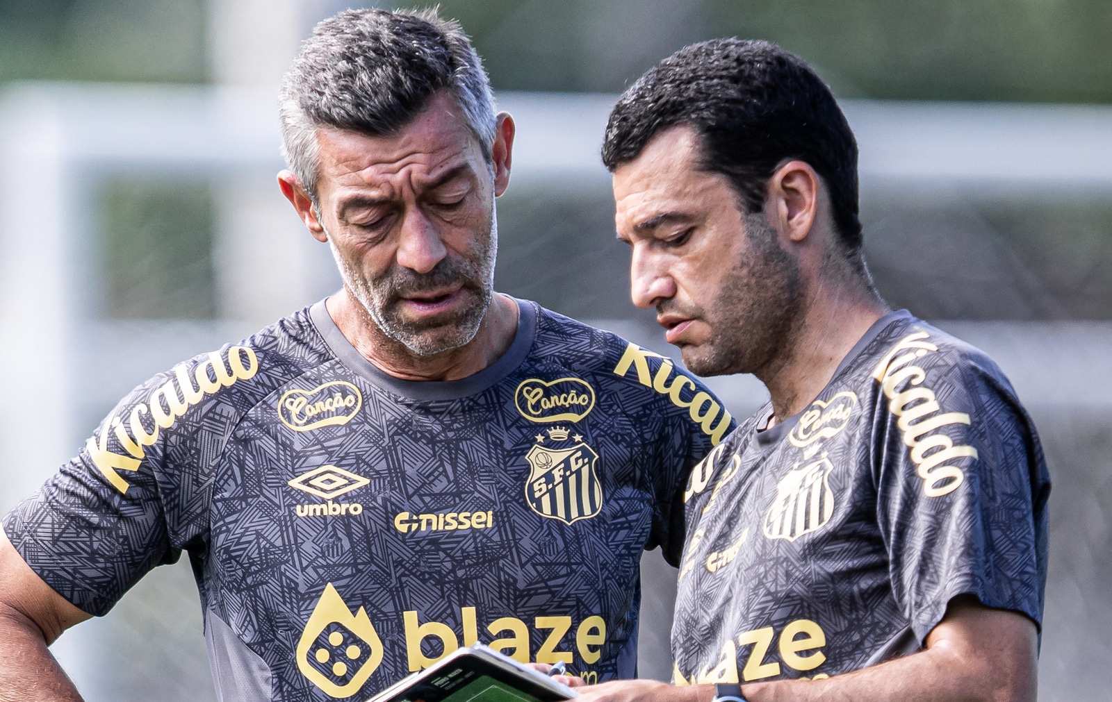 Santos ignora alugu&eacute;is para auxiliar de Caixinha e Justi&ccedil;a pode determinar &lsquo;ordem de despejo&rsquo;