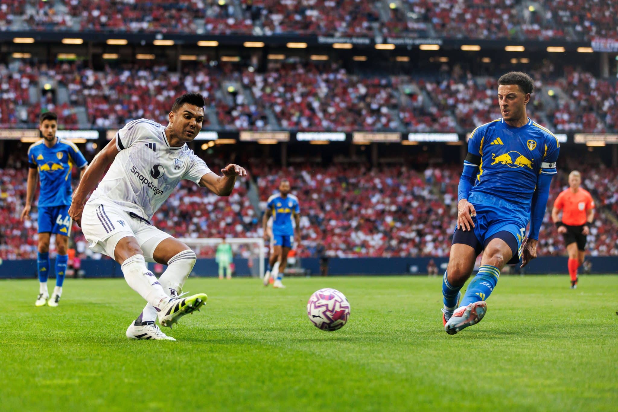 Casemiro durante amistoso entre Manchester United e Leeds