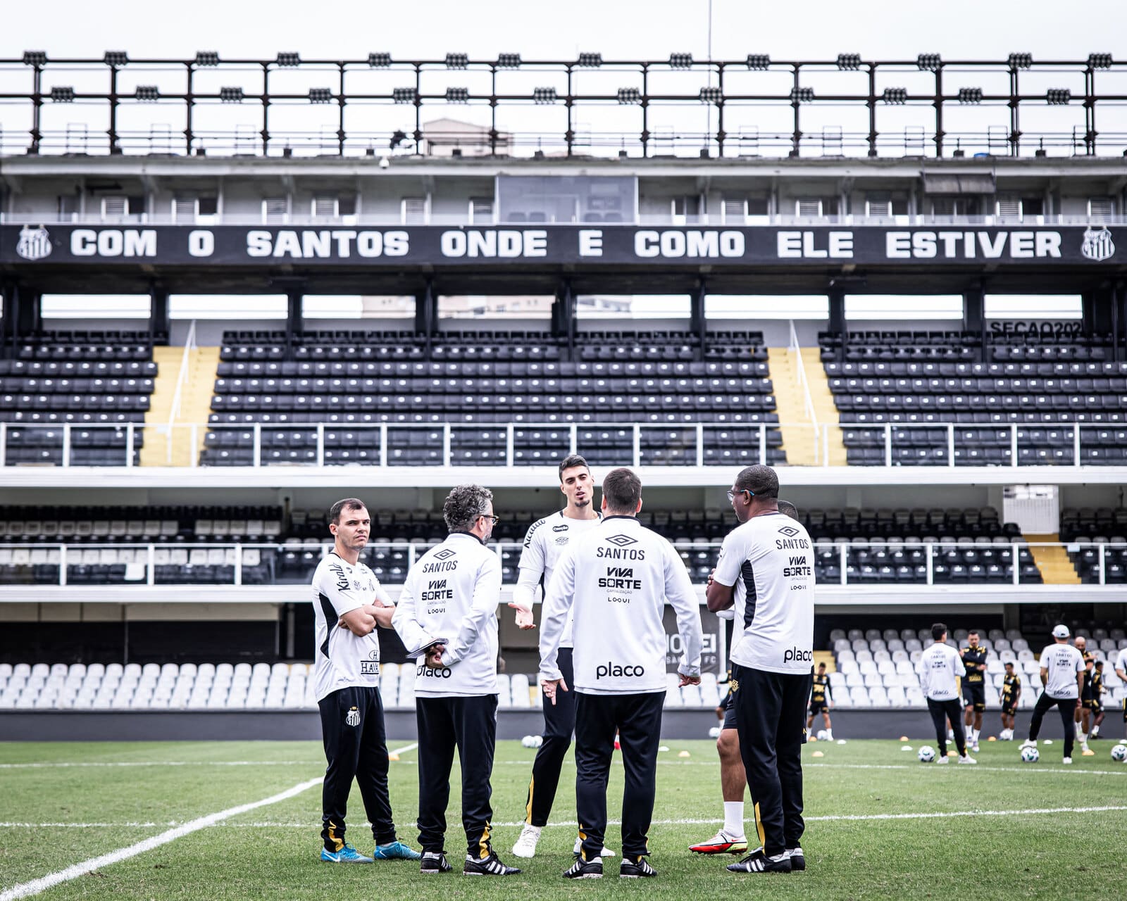 Ingresso caro e instabilidade do Santos n&atilde;o animam torcida para duelo com Inter na Vila