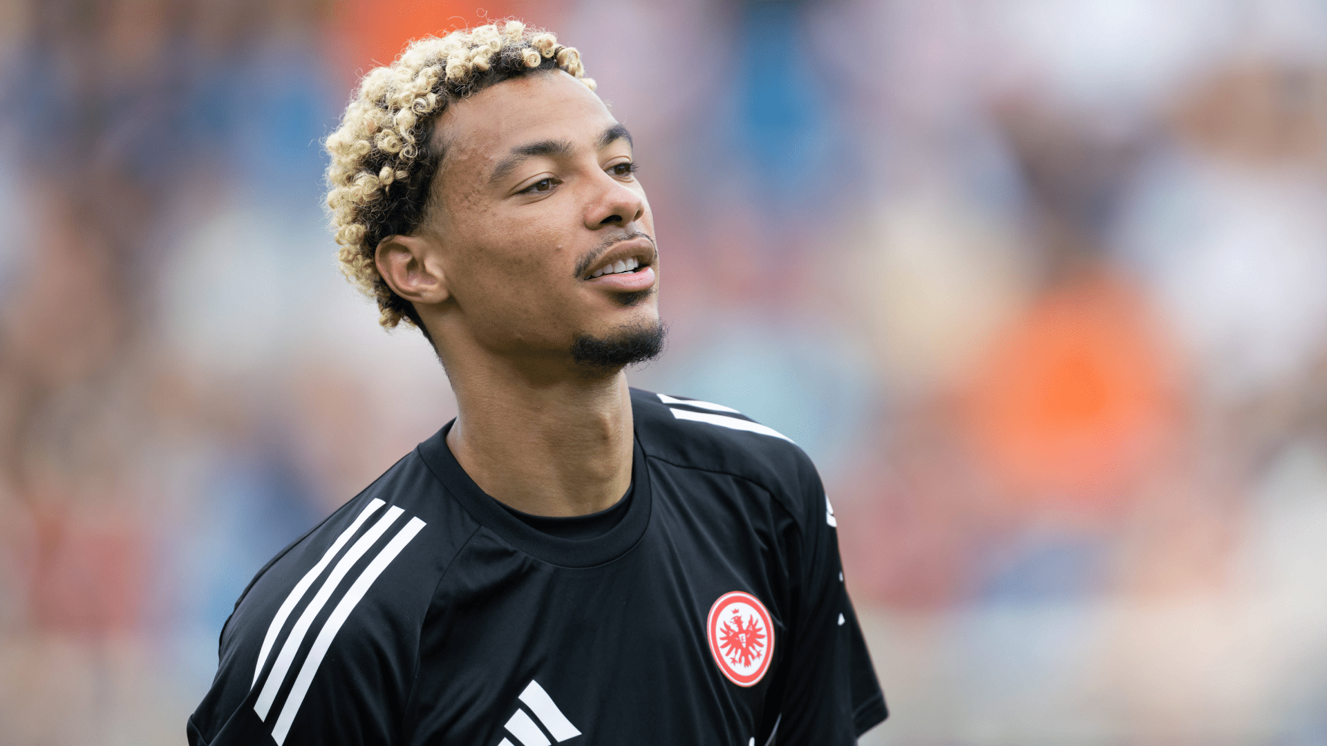 Hugo Ekitik&eacute; em jogo do Frankfurt