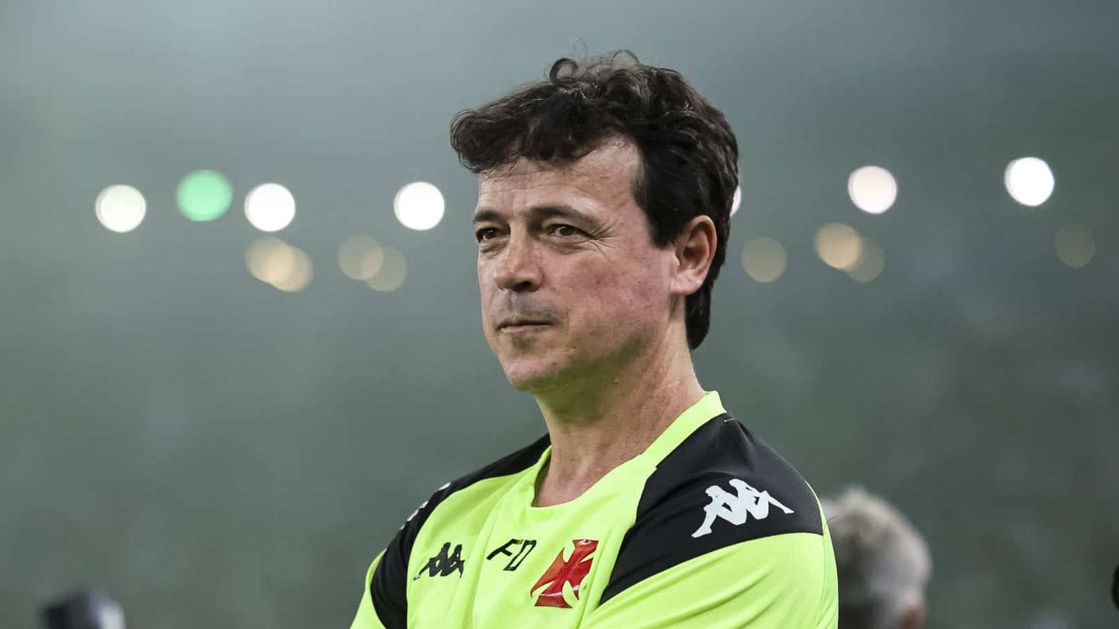 Vasco avan&ccedil;a por renova&ccedil;&atilde;o de joia e tenta refor&ccedil;os em duas posi&ccedil;&otilde;es carentes