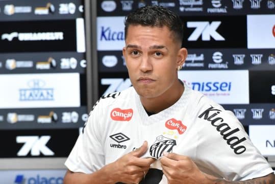 Apresentado no Santos, Igor Vin&iacute;cius explica por que ignorou consultas do Corinthians e exterior