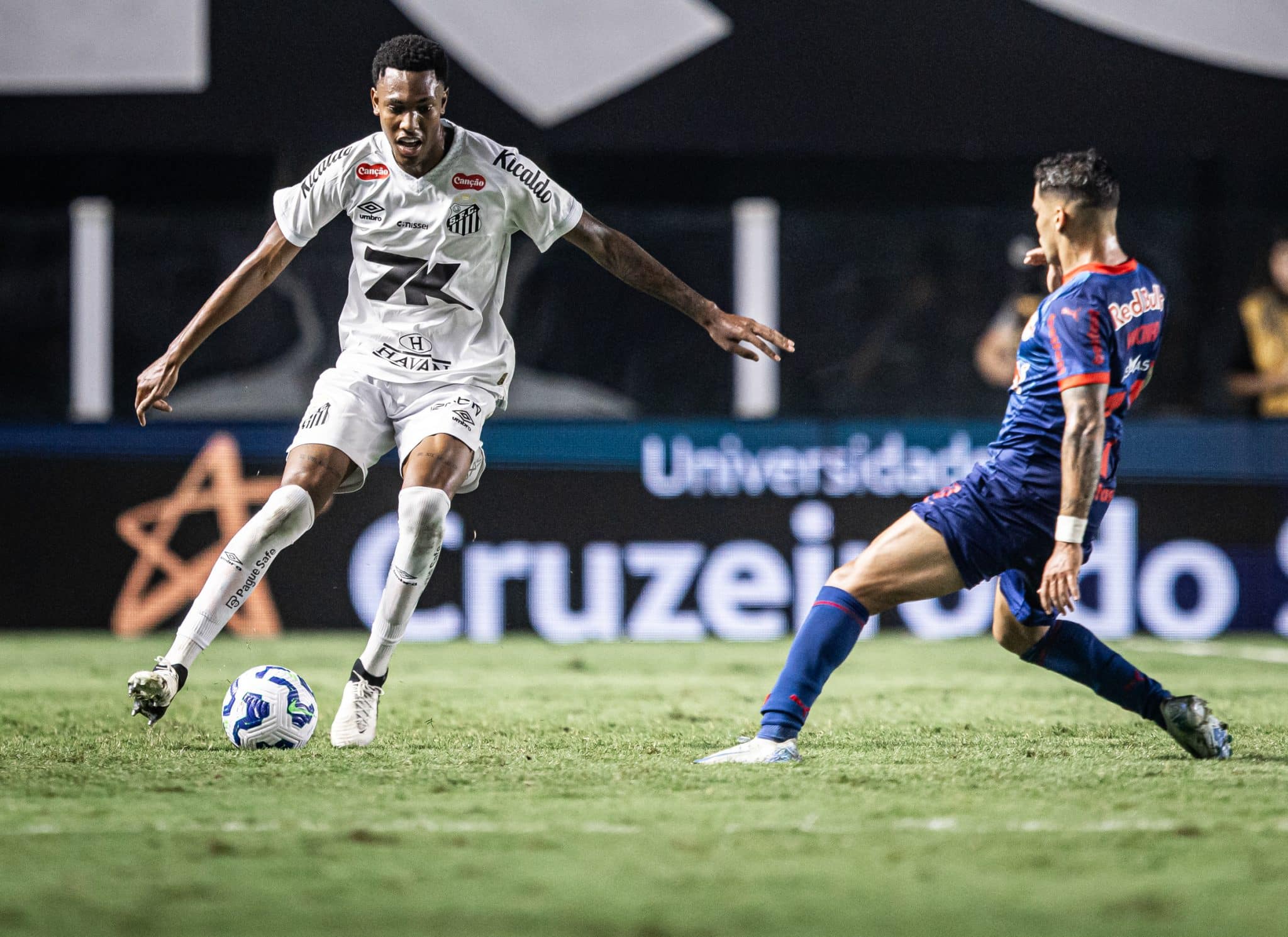 Luis&atilde;o em campo durante a derrota do Santos para o Bragantino
