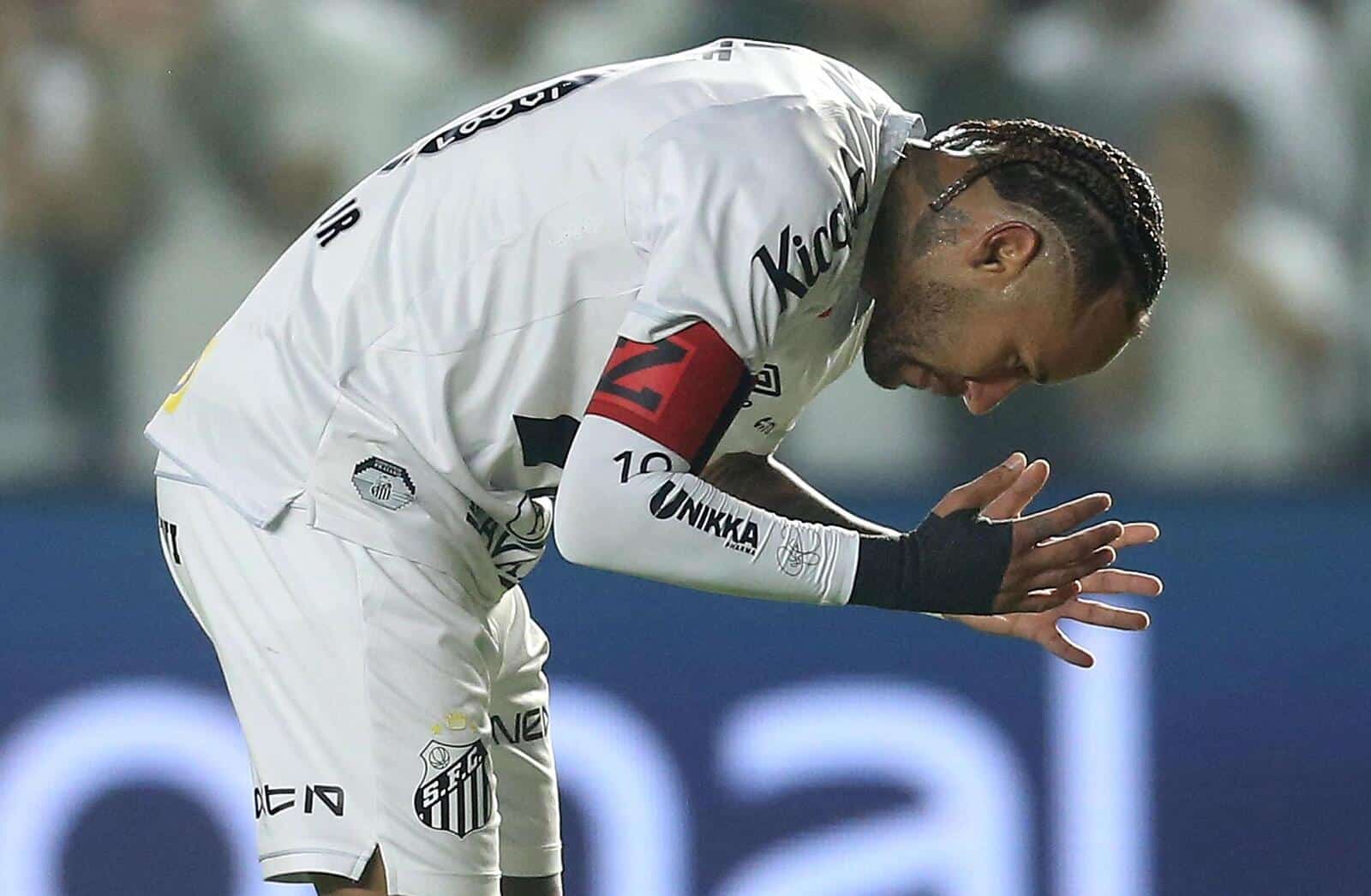 Posse de bola in&uacute;til e inefici&ecirc;ncia ofensiva resumem a atua&ccedil;&atilde;o do Santos contra o Inter