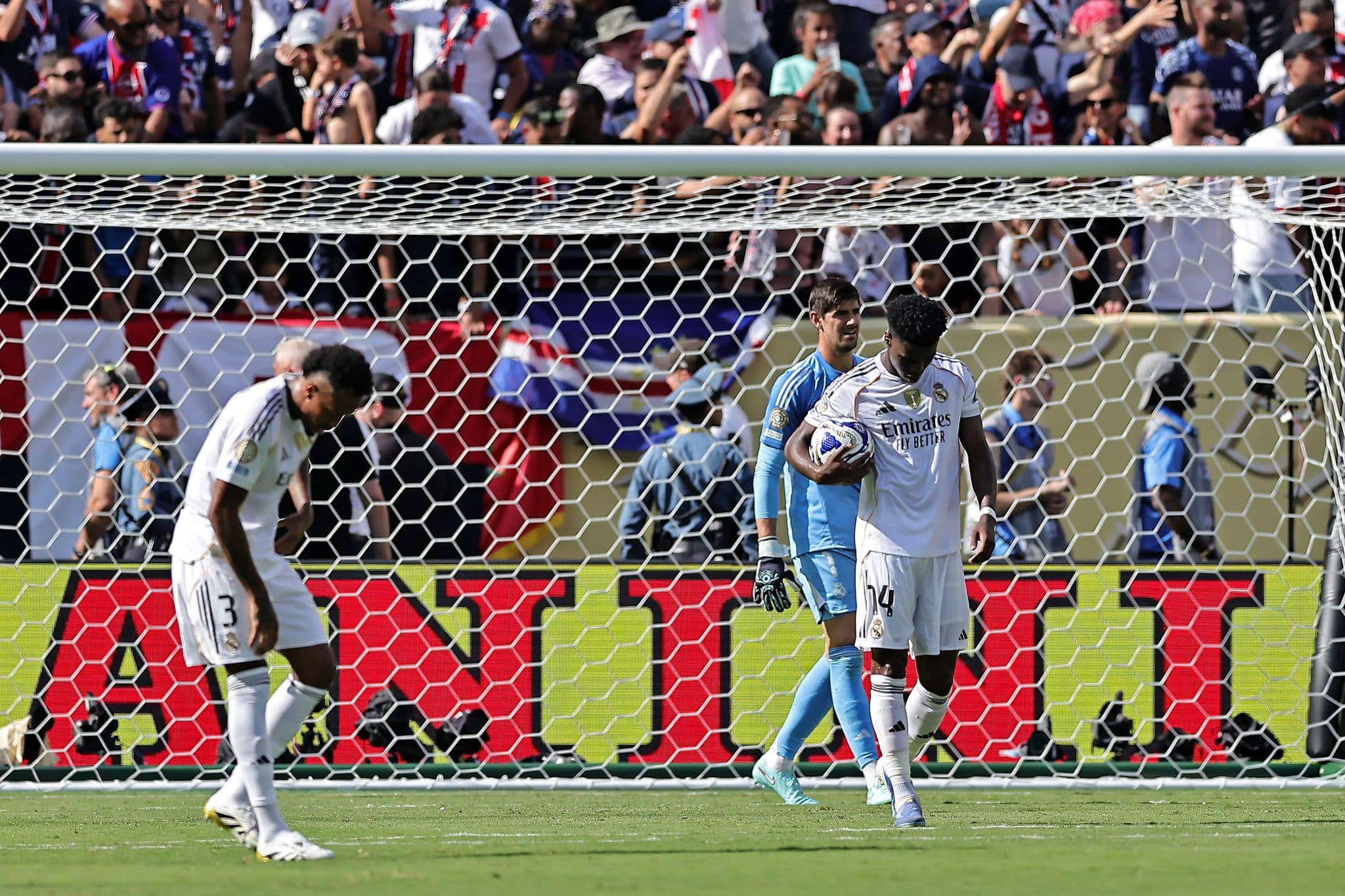 Real foi amassado pelo PSG no MetLife (Foto: Imago)