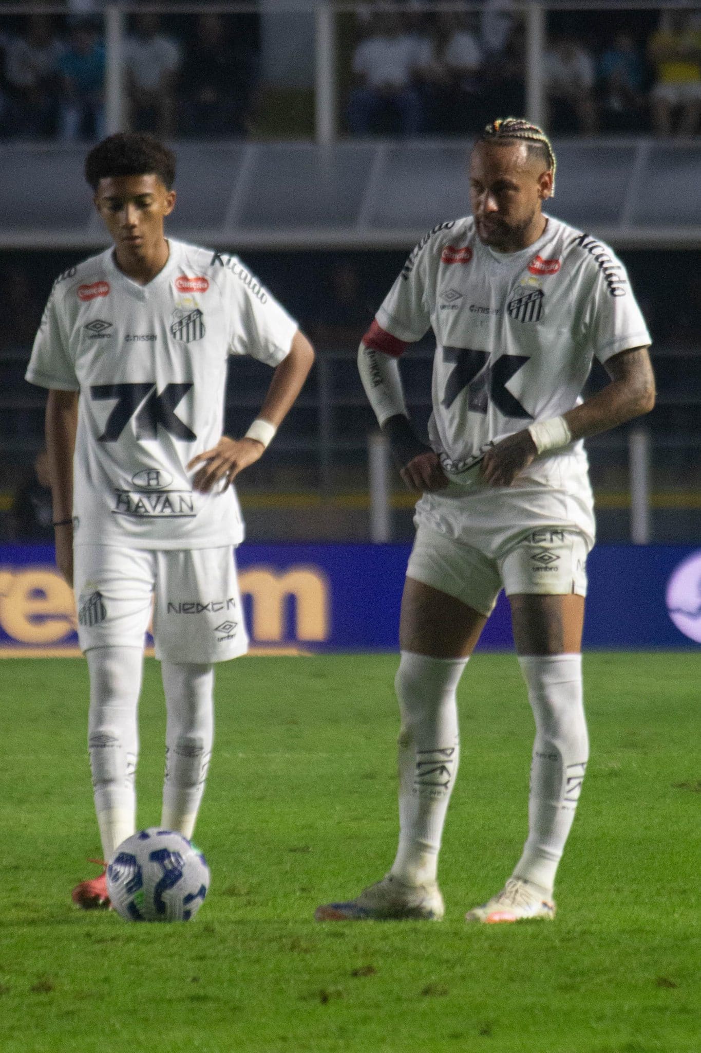 Robinho Jr e Neymar juntos diante do Flamengo