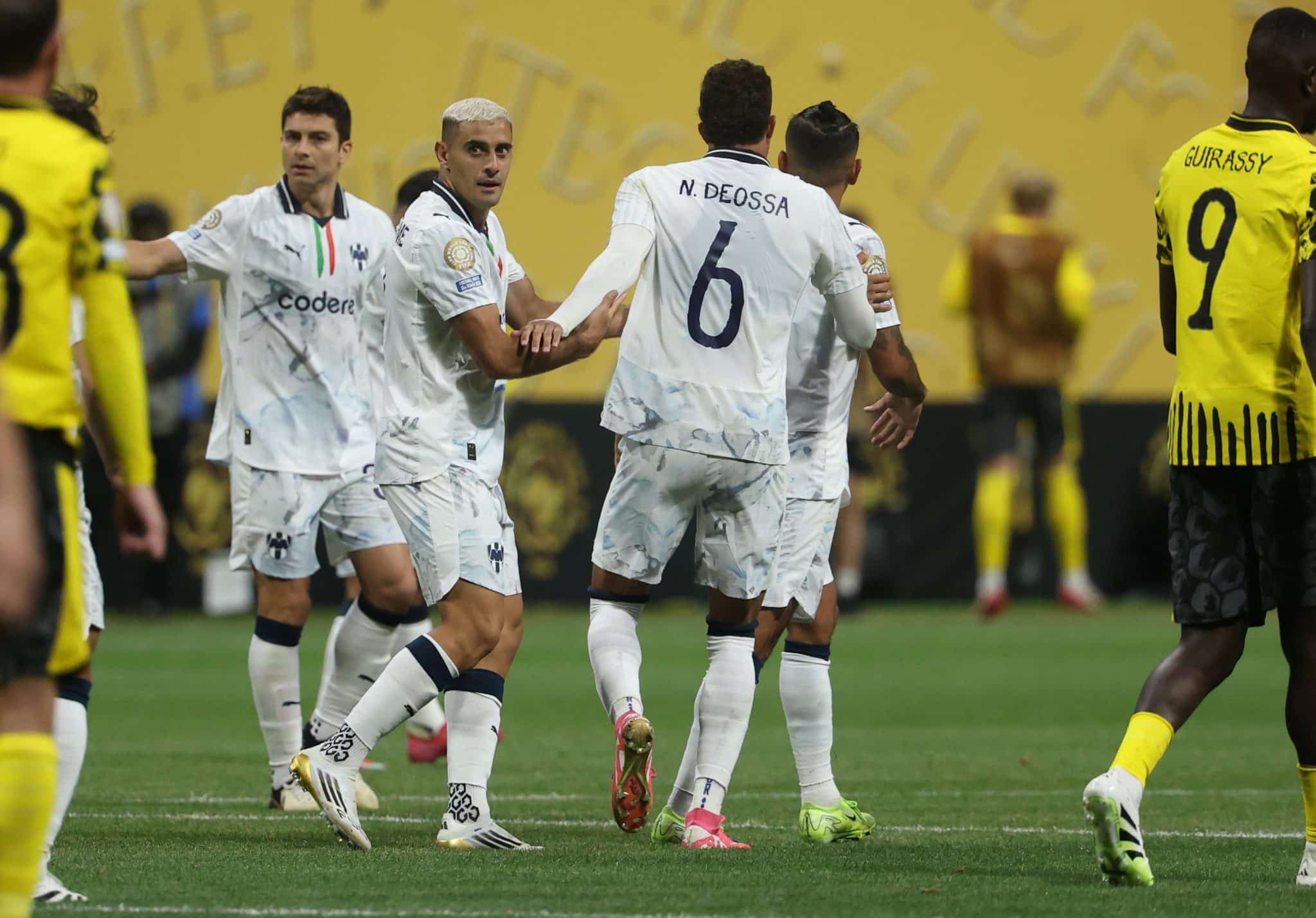 Berterame comemora ap&oacute;s fazer o gol do Monterrey (Foto: Iconsport)