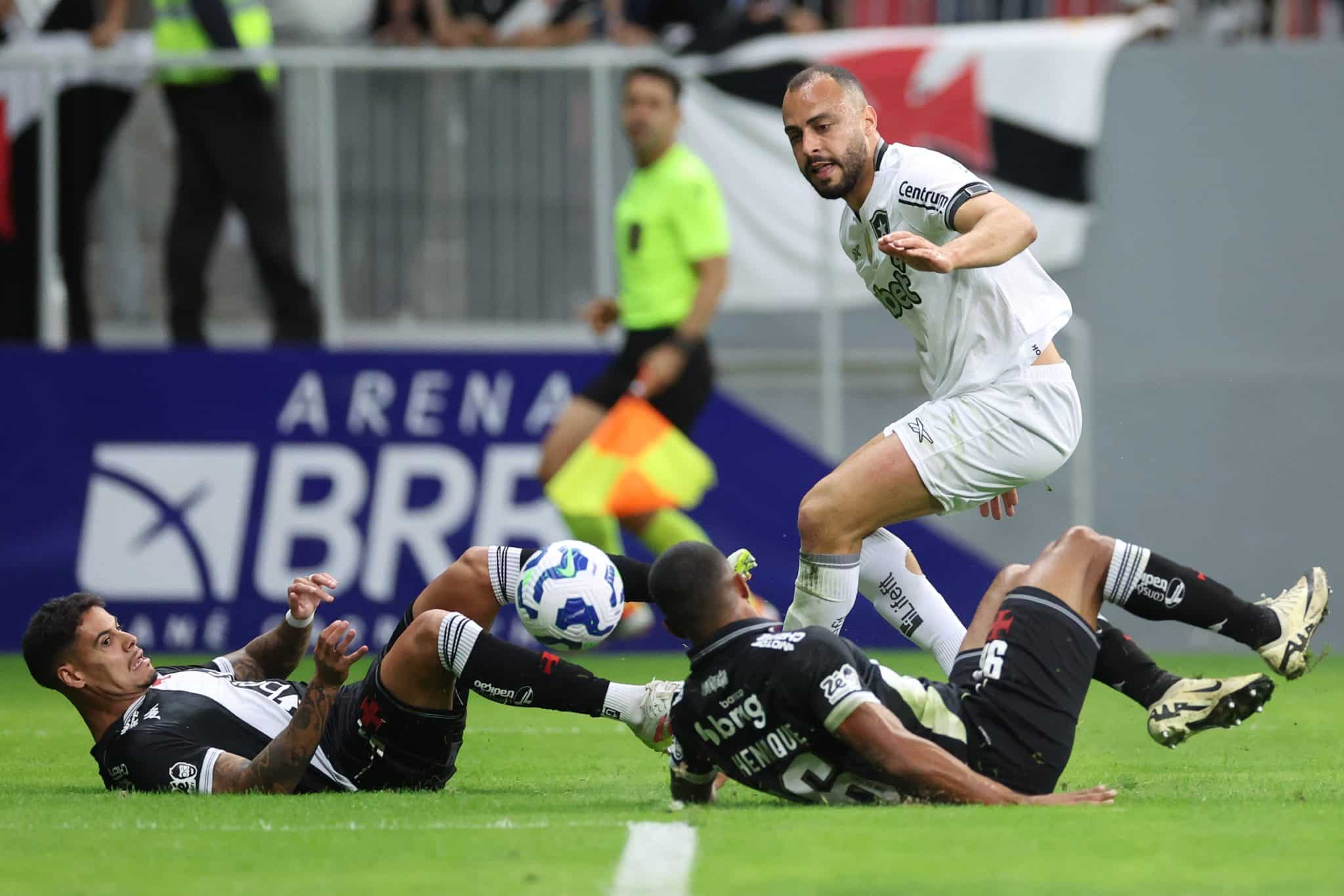Lance de Vasco x Botafogo pelo Brasileir&atilde;o Foto: (V&iacute;tor Silva/Botafogo)
