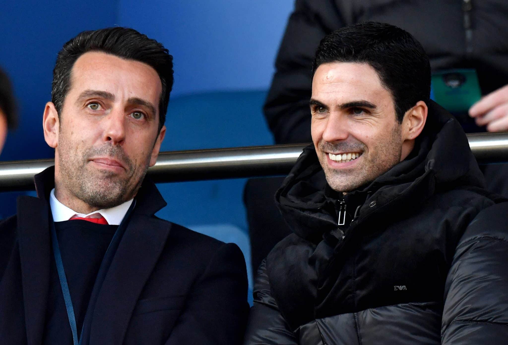 Edu Gaspar e Mikel Arteta em jogo do Arsenal em 2022