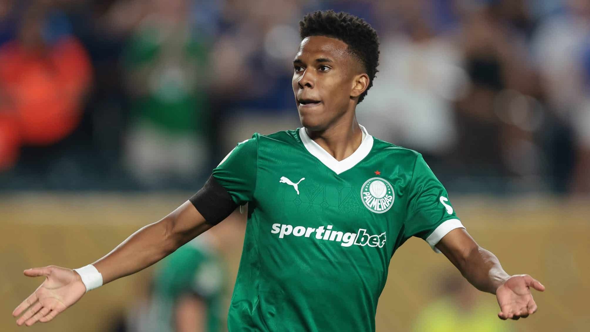 Emo&ccedil;&atilde;o, agradecimento e pol&ecirc;mica com Cucurella: As &uacute;ltimas palavras de Est&ecirc;v&atilde;o no Palmeiras