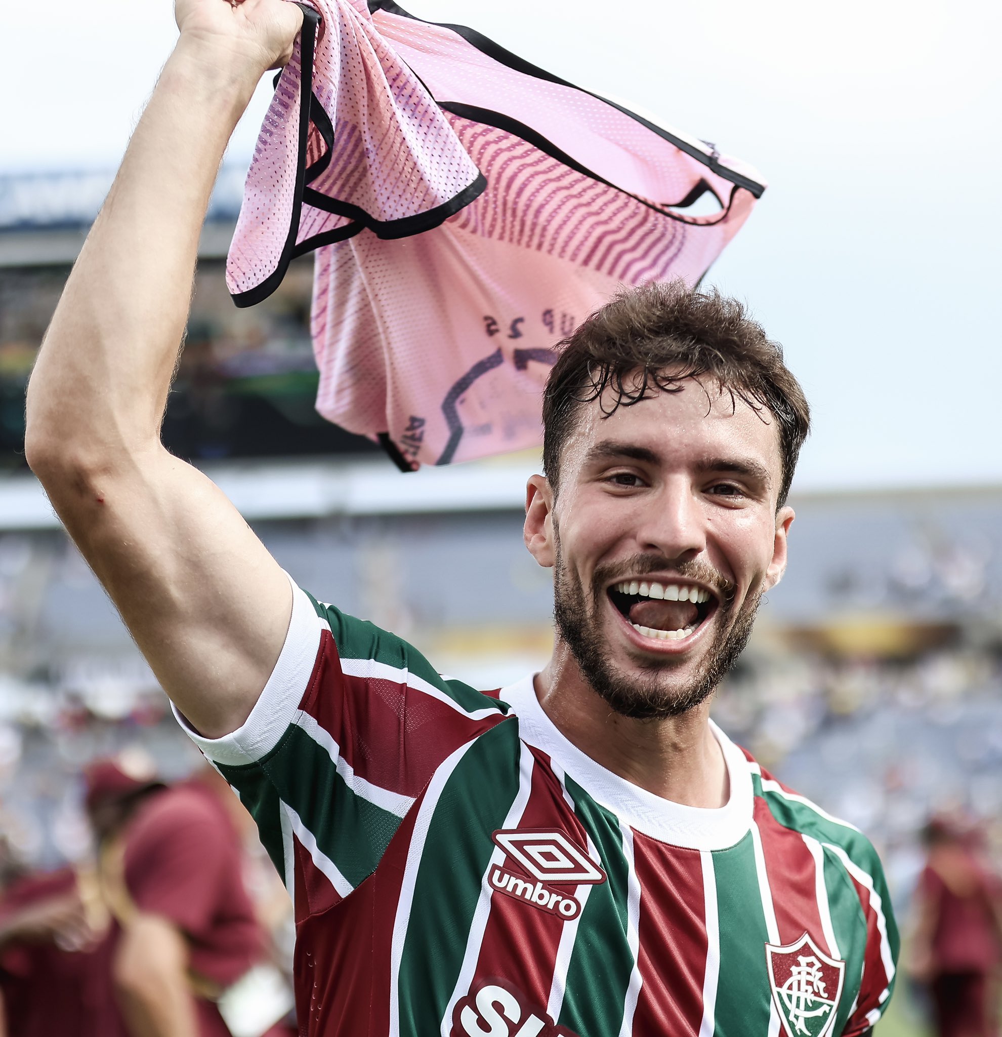 Matheus Martinelli comemora classifica&ccedil;&atilde;o do Fluminense