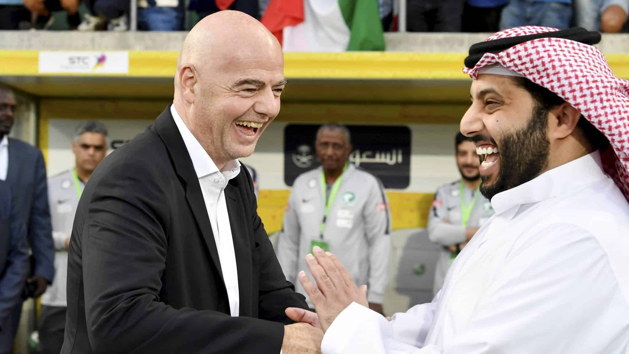Gianni Infantino foi criticado por aproxima&ccedil;&atilde;o da Fifa com Ar&aacute;bia Saudita Foto: (Imago)