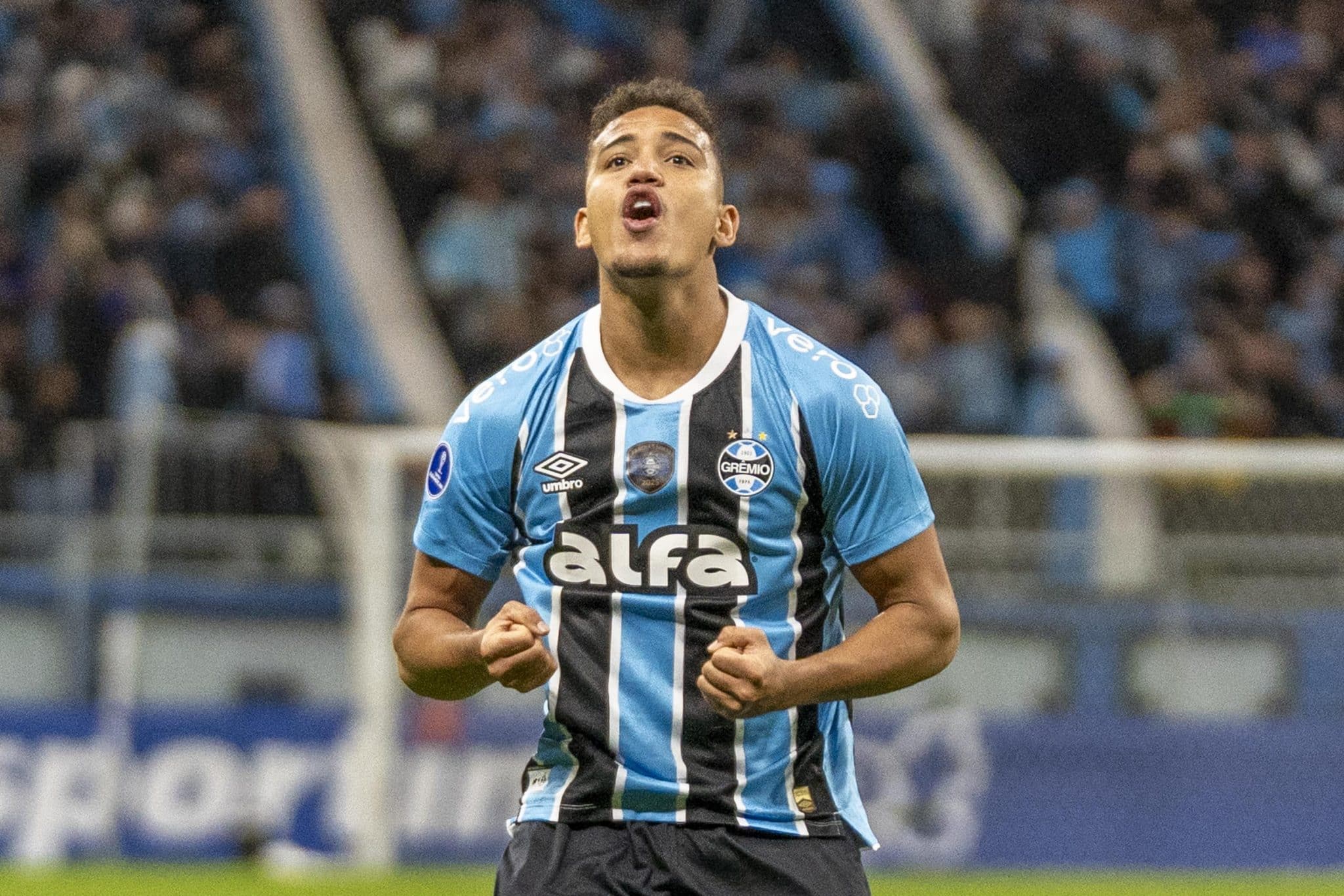 Zagueiro artilheiro &eacute; o exemplo da inefici&ecirc;ncia ofensiva do Gr&ecirc;mio em elimina&ccedil;&atilde;o