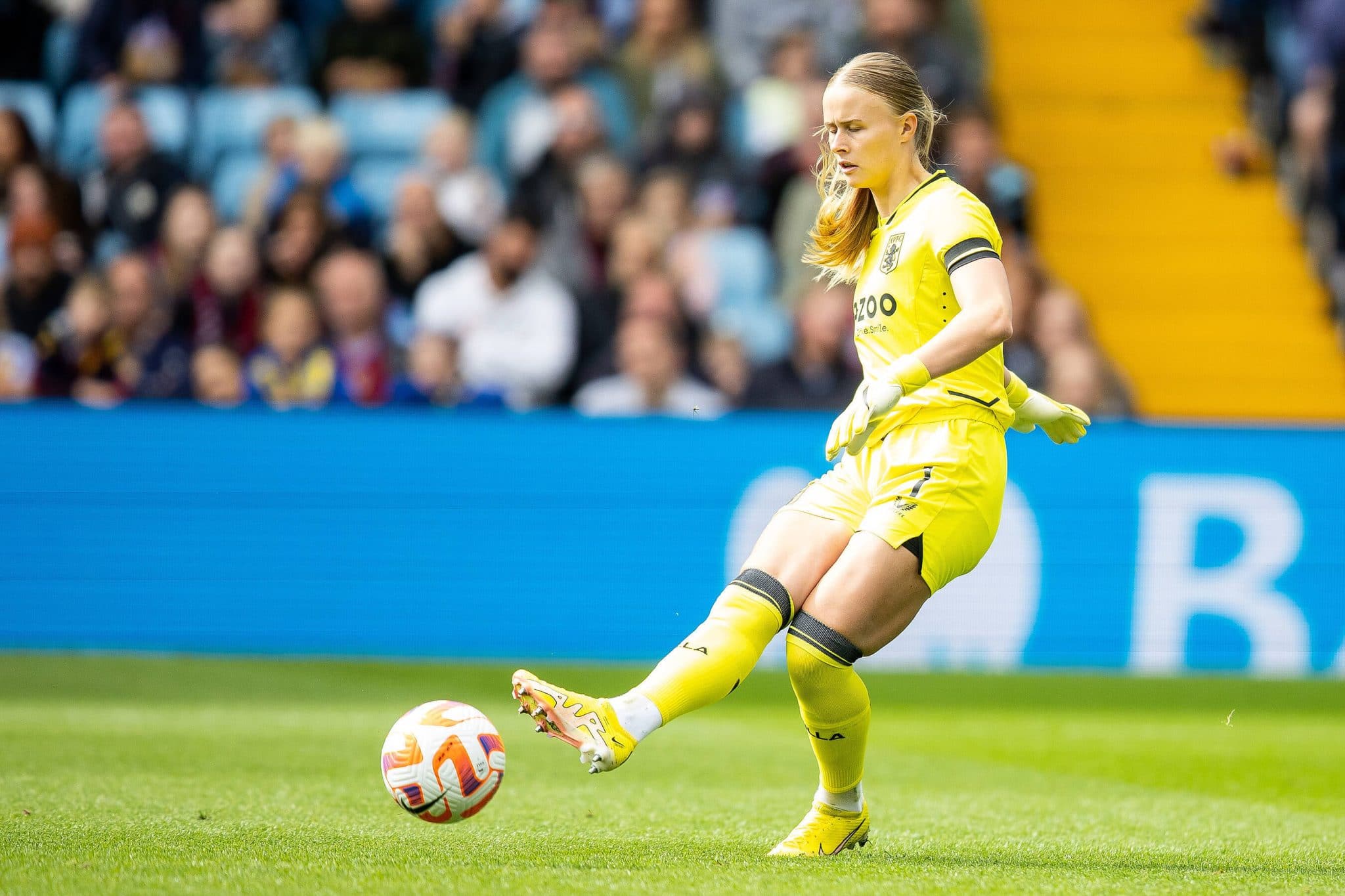 Aston Villa Women v Manchester City Women FA Women s Super League 18/09/2022. Hannah Hampton of Aston Villa Women (1) ki