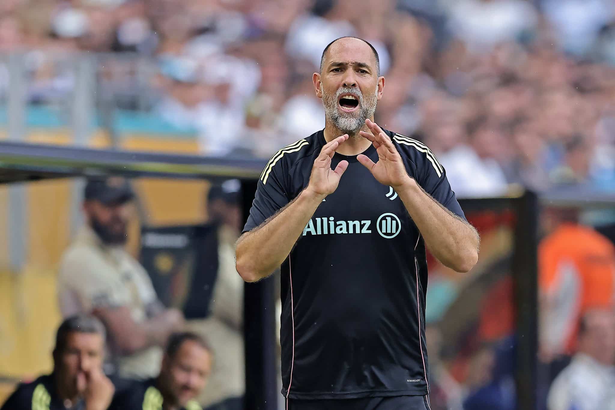 Igor Tudor d&aacute; instru&ccedil;&otilde;es em partida da Juventus