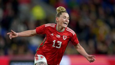 A jornada da atacante de Gales que trabalhou na pris&atilde;o e estrear&aacute; na Euro Feminina