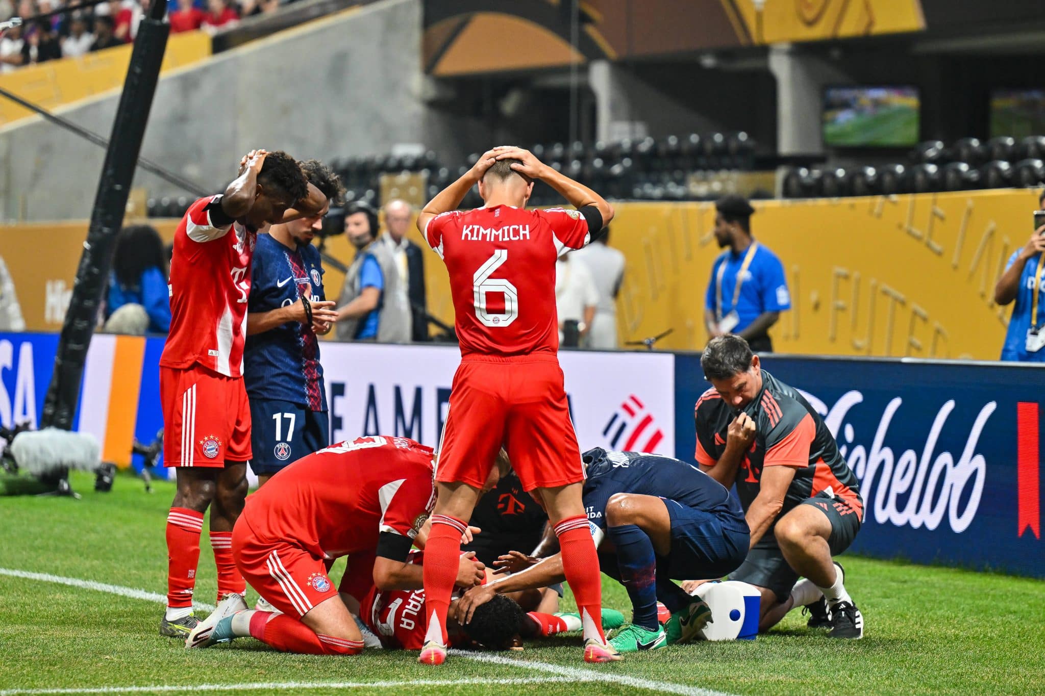 Les&atilde;o de Musiala gera desespero em companheiros e at&eacute; vaia pol&ecirc;mica no Mundial