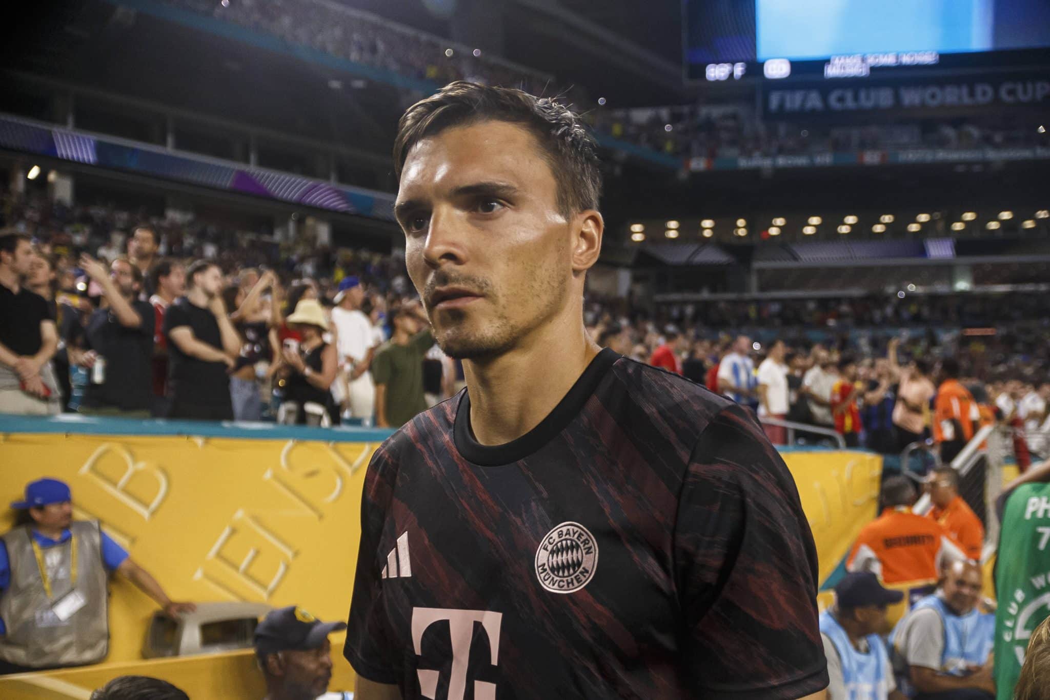 Manchester United quer meio-campista portugu&ecirc;s e deve entrar em disputa com Tottenham