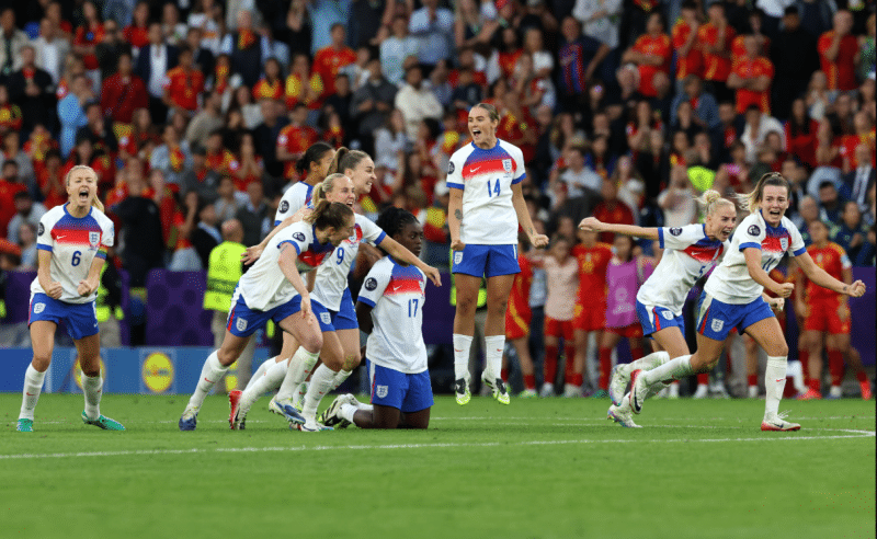 Nunca desiste: Inglaterra supera Espanha e leva bi da Euro com campanha de reviravoltas
