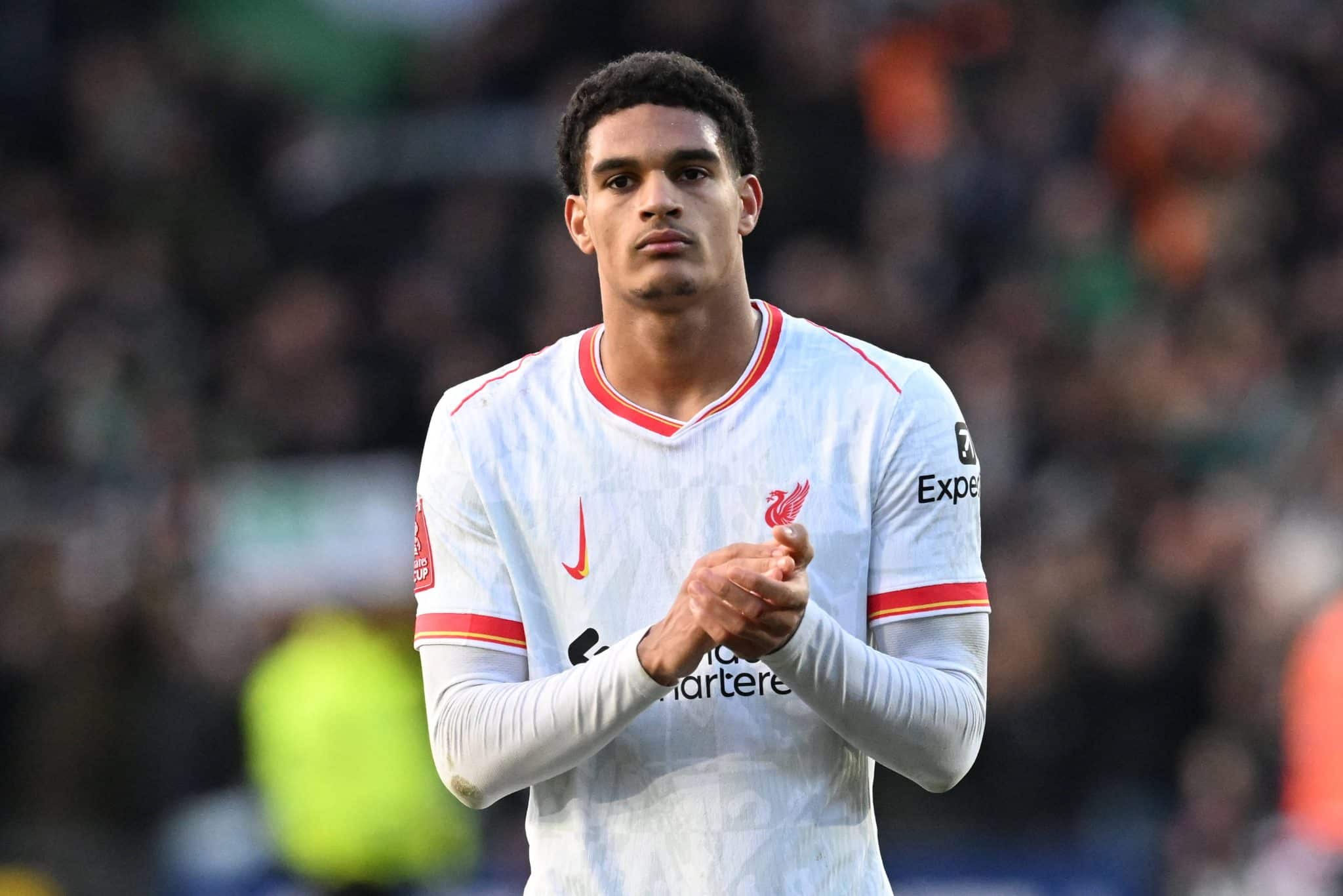 Quansah em a&ccedil;&atilde;o pelo Liverpool