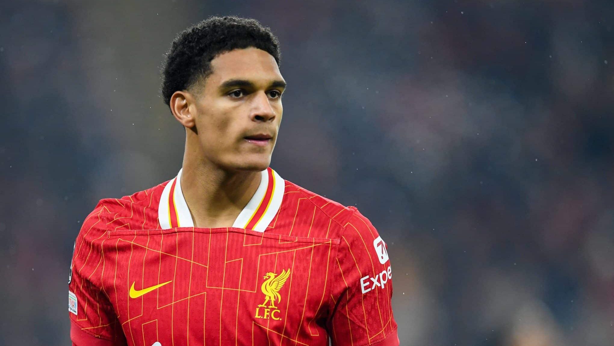 O que explica a transfer&ecirc;ncia recorde de Quansah, que trocou o Liverpool pela Bundesliga