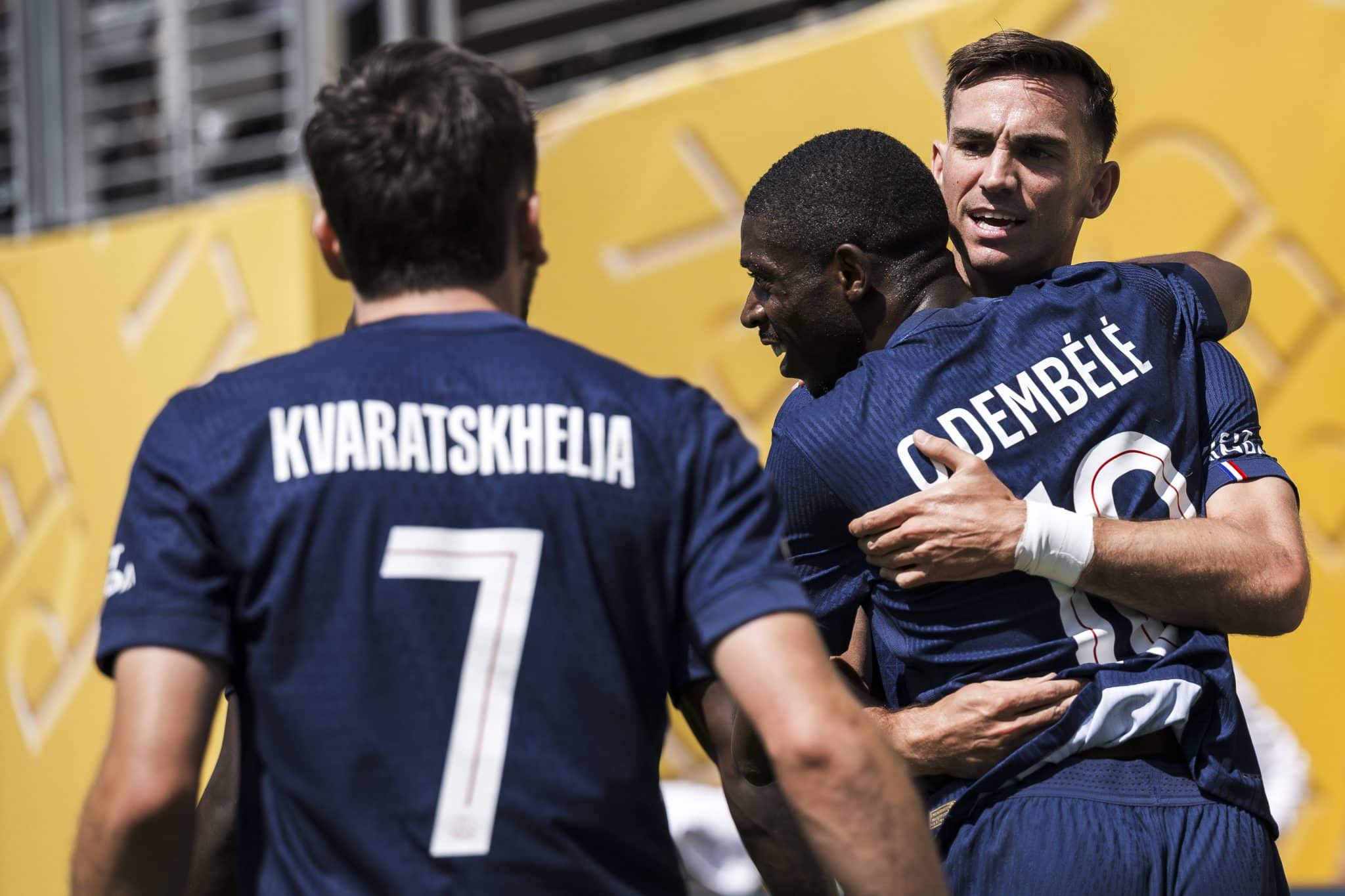 Fabi&aacute;n Ruiz celebra gol pelo PSG com Dembel&eacute;