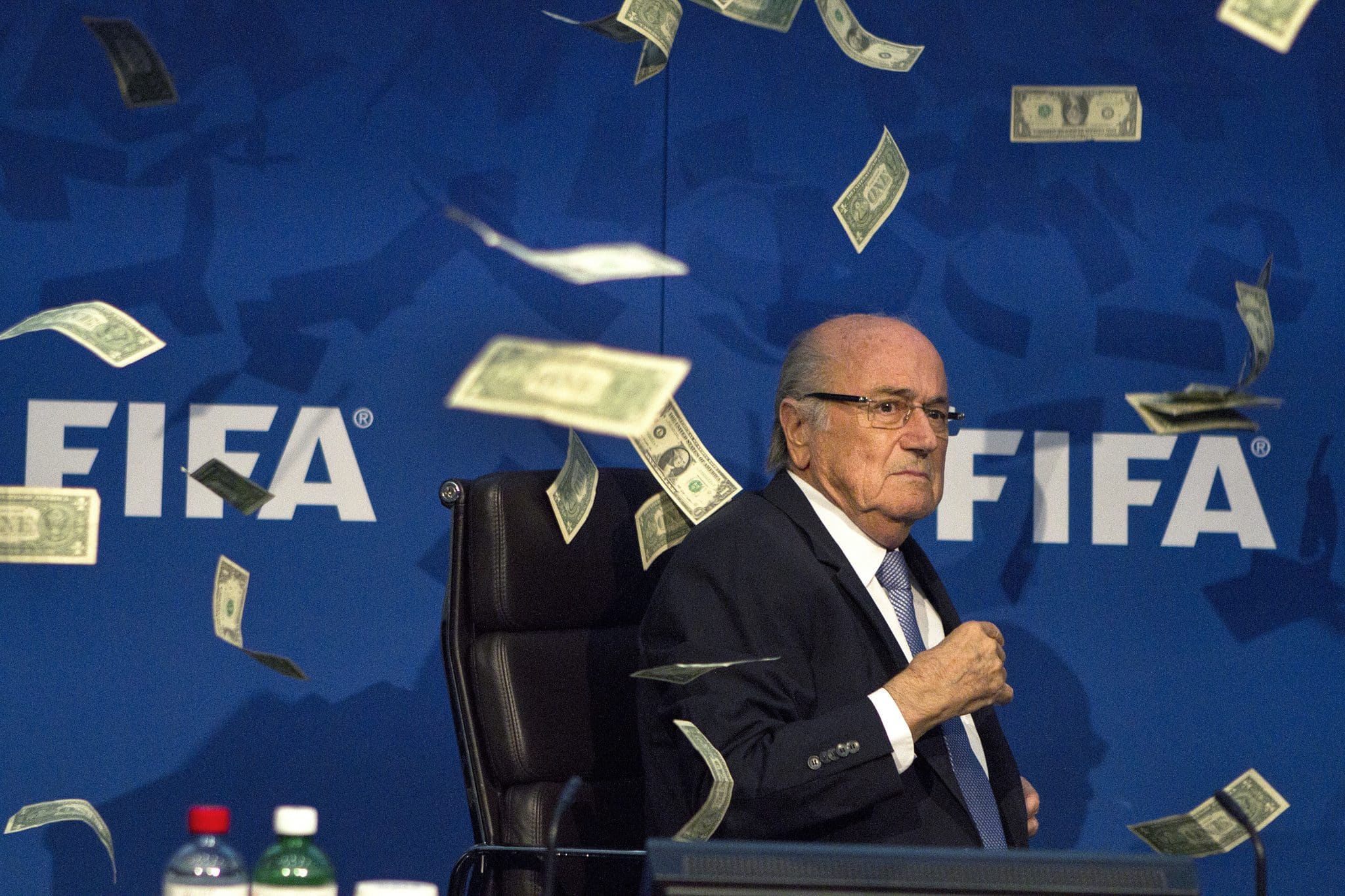 Blatter enfrentou den&uacute;ncias de corrup&ccedil;&atilde;o na Fifa Foto: (Imago)