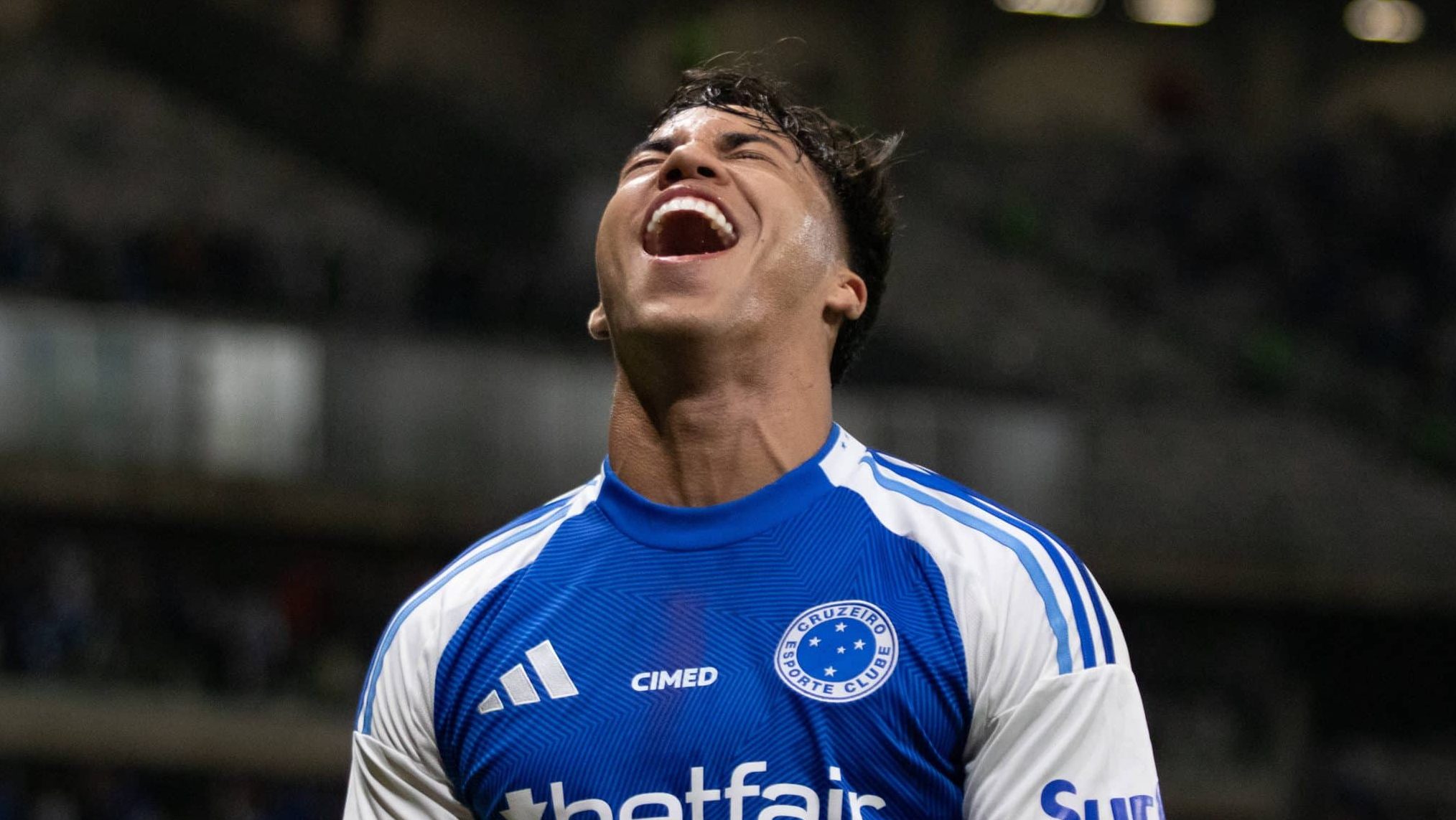 Kaio Jorge celebra gol pelo Cruzeiro